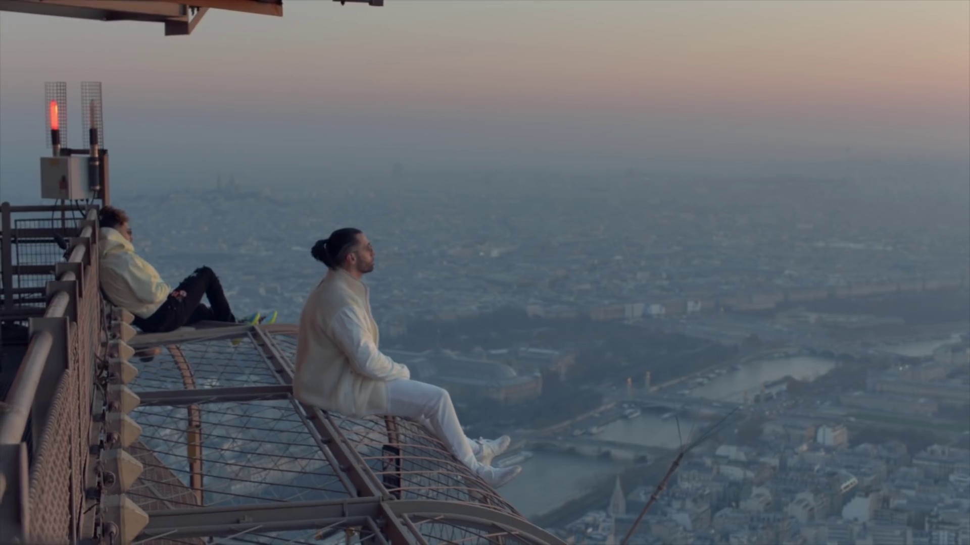 Au DD (2019) —  shot,  lighting