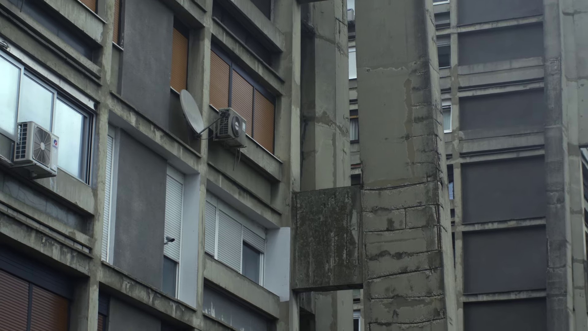 Papier cigarette (2023) —  shot,  lighting