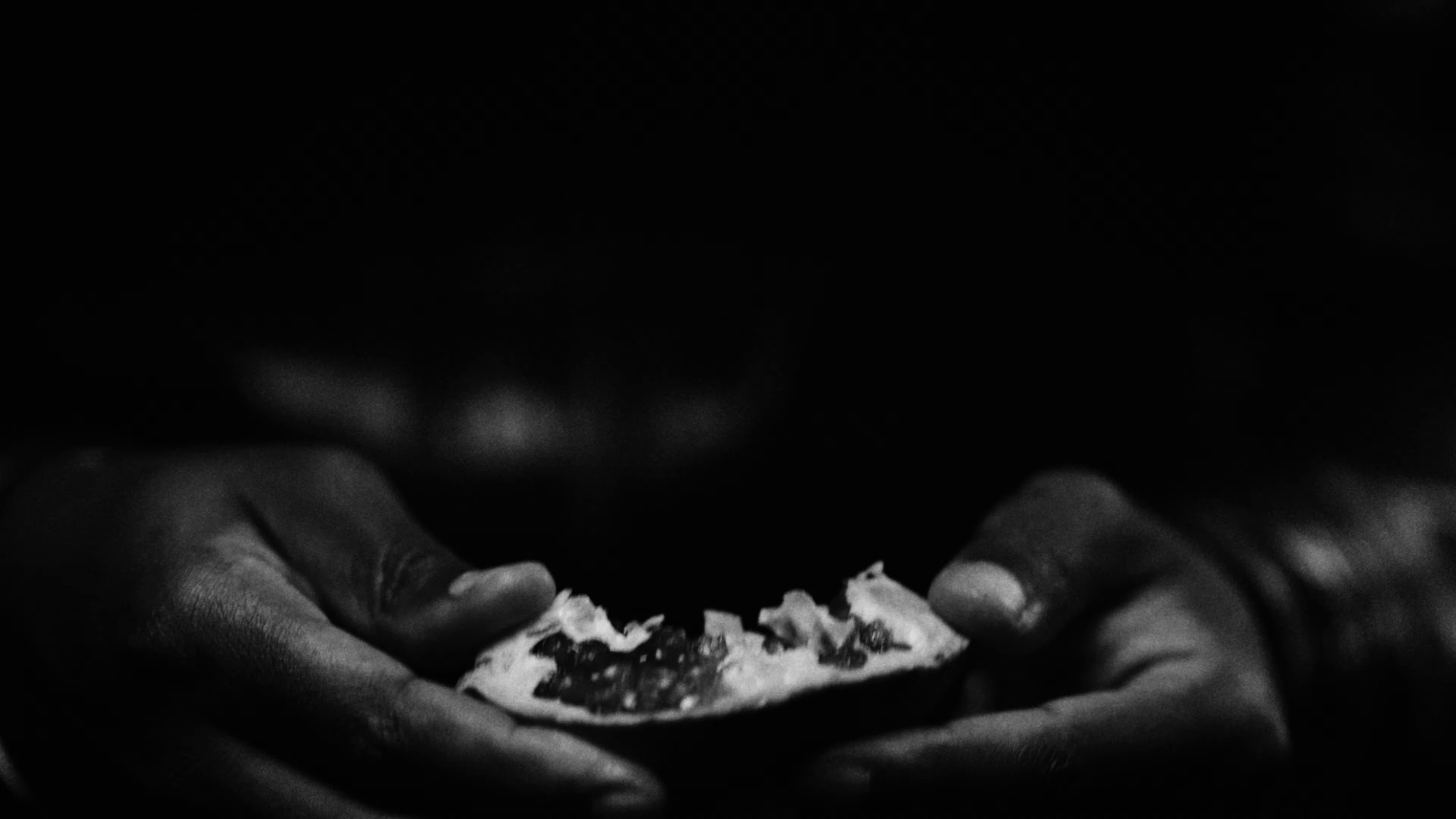 UNE GRENADE OU UN FRUIT ? (2025) —  shot,  lighting