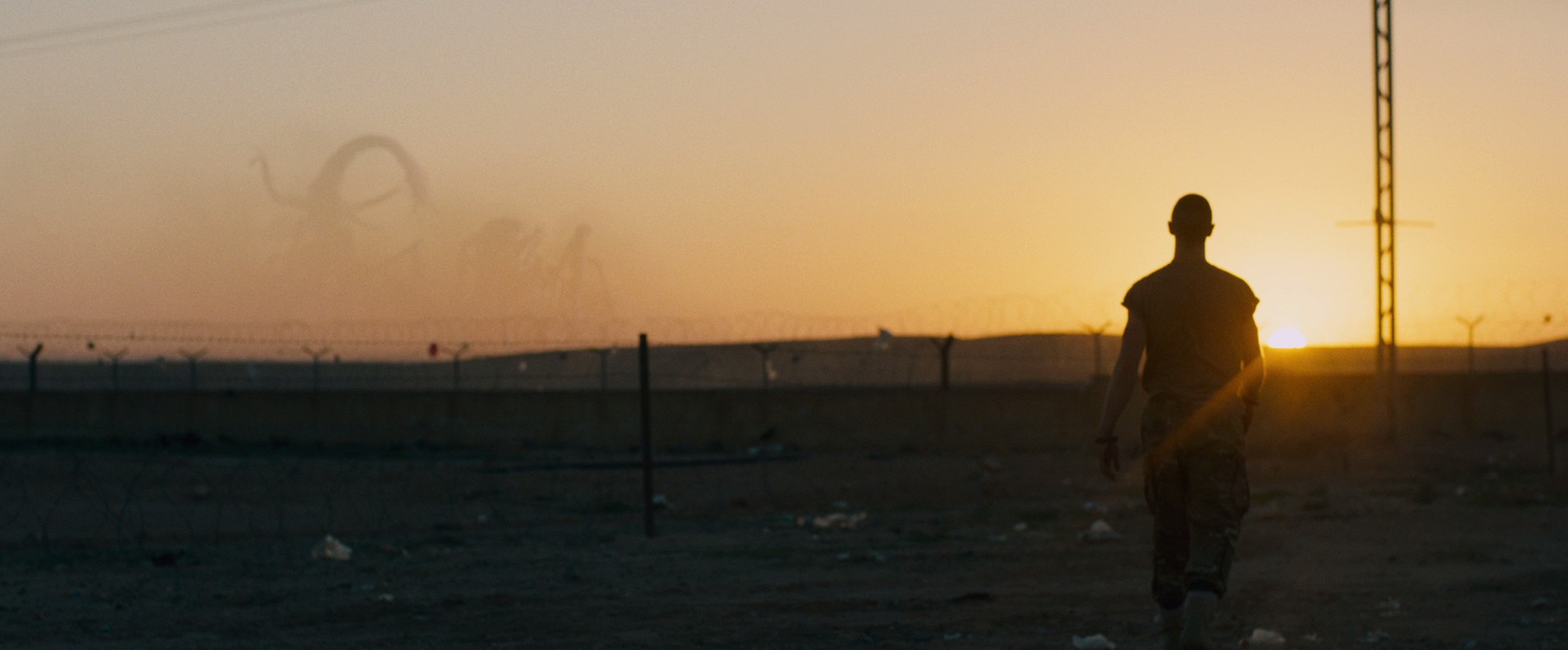 Monsters: Dark Continent (2014) —  shot,  lighting