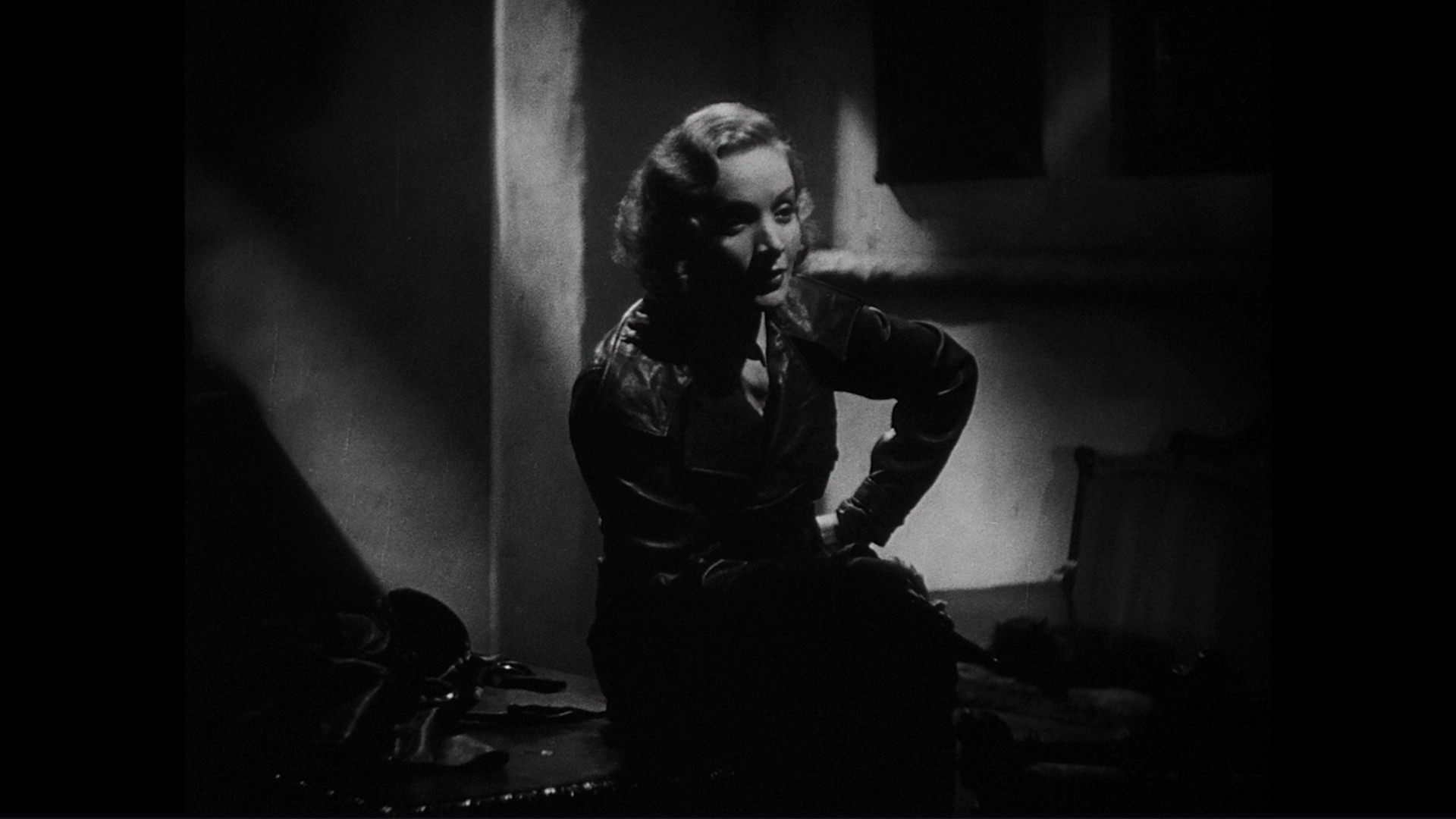 Dishonored (1931) —  shot,  lighting