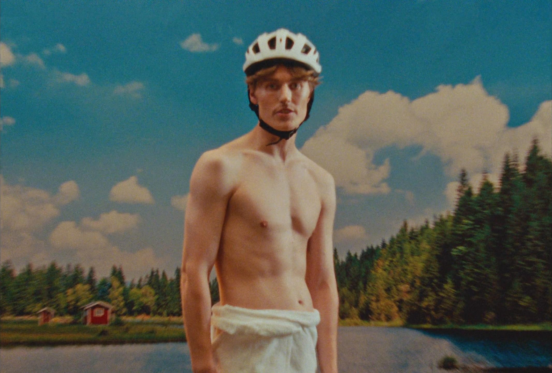 ESTRID "Very Lagom Razor" (2024) —  shot,  lighting