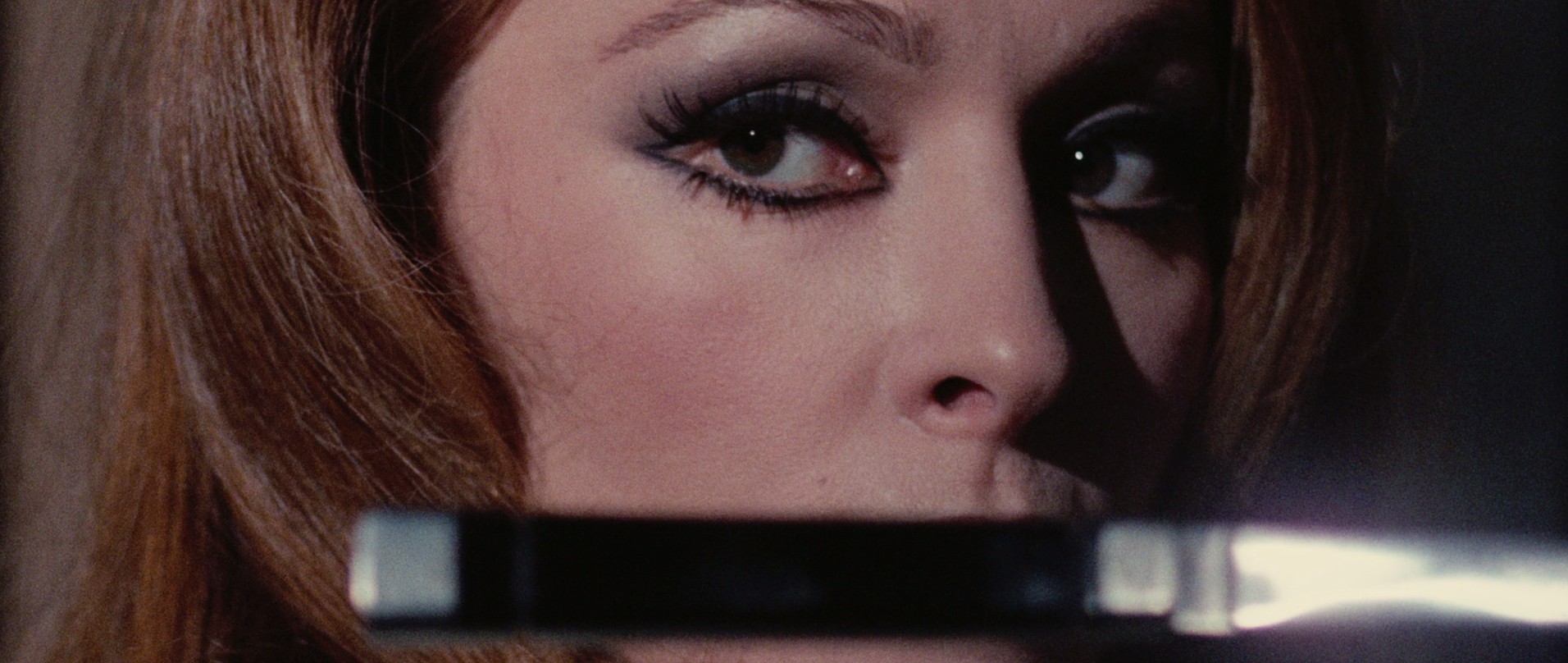 Death Walks on High Heels (1971) —  shot,  lighting
