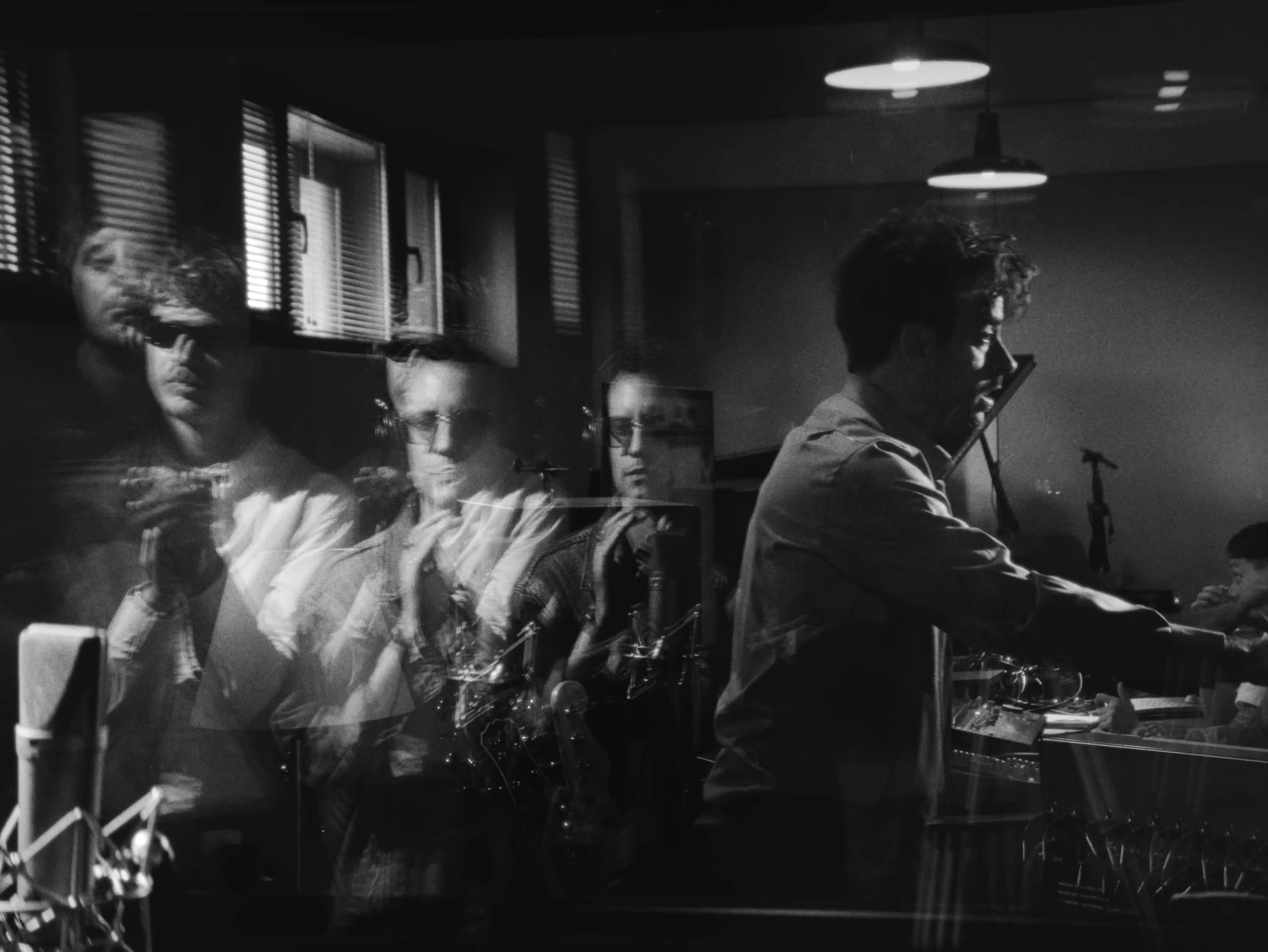 Comando Juntar (2025) —  shot,  lighting