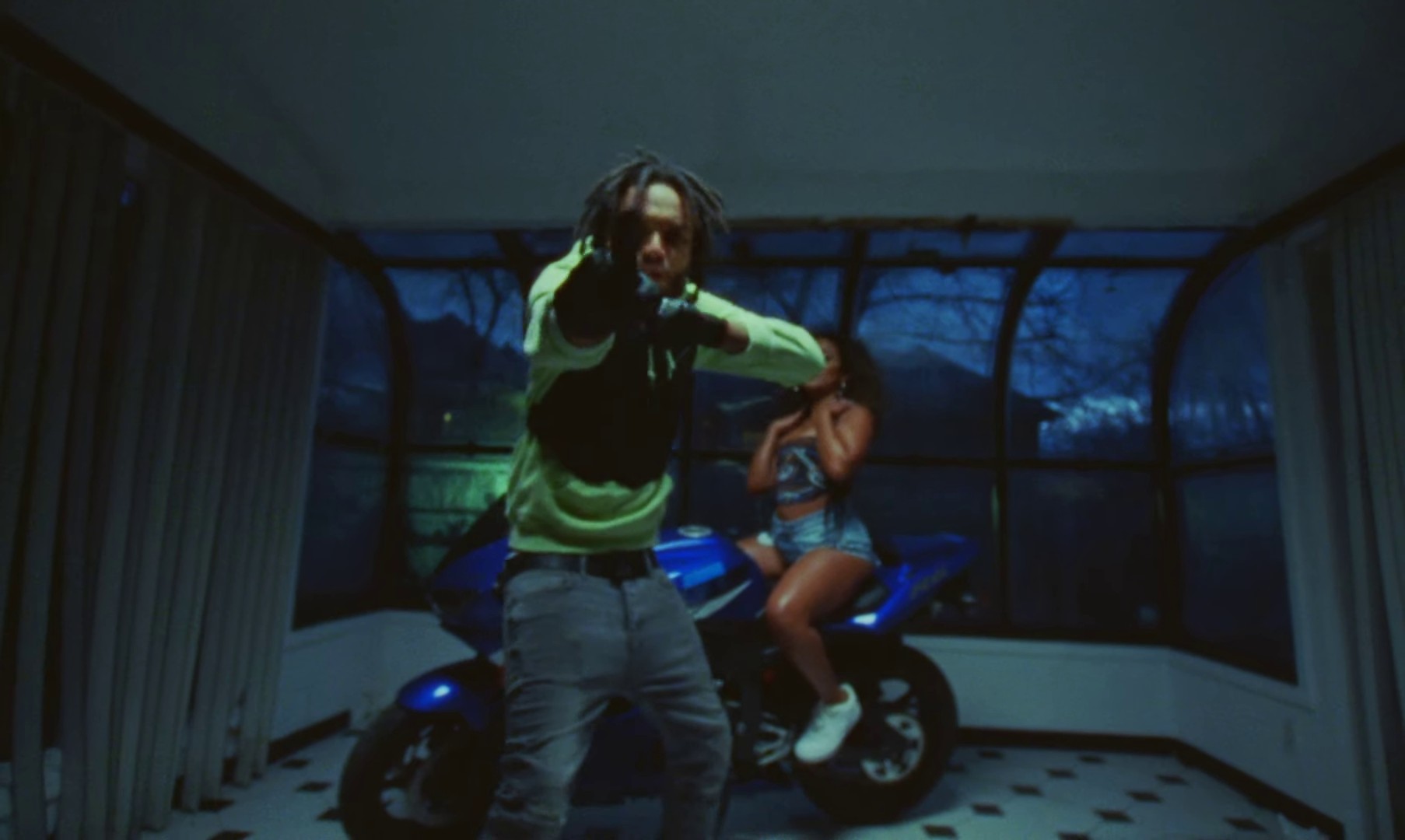 Fonyuns (2022) —  shot,  lighting