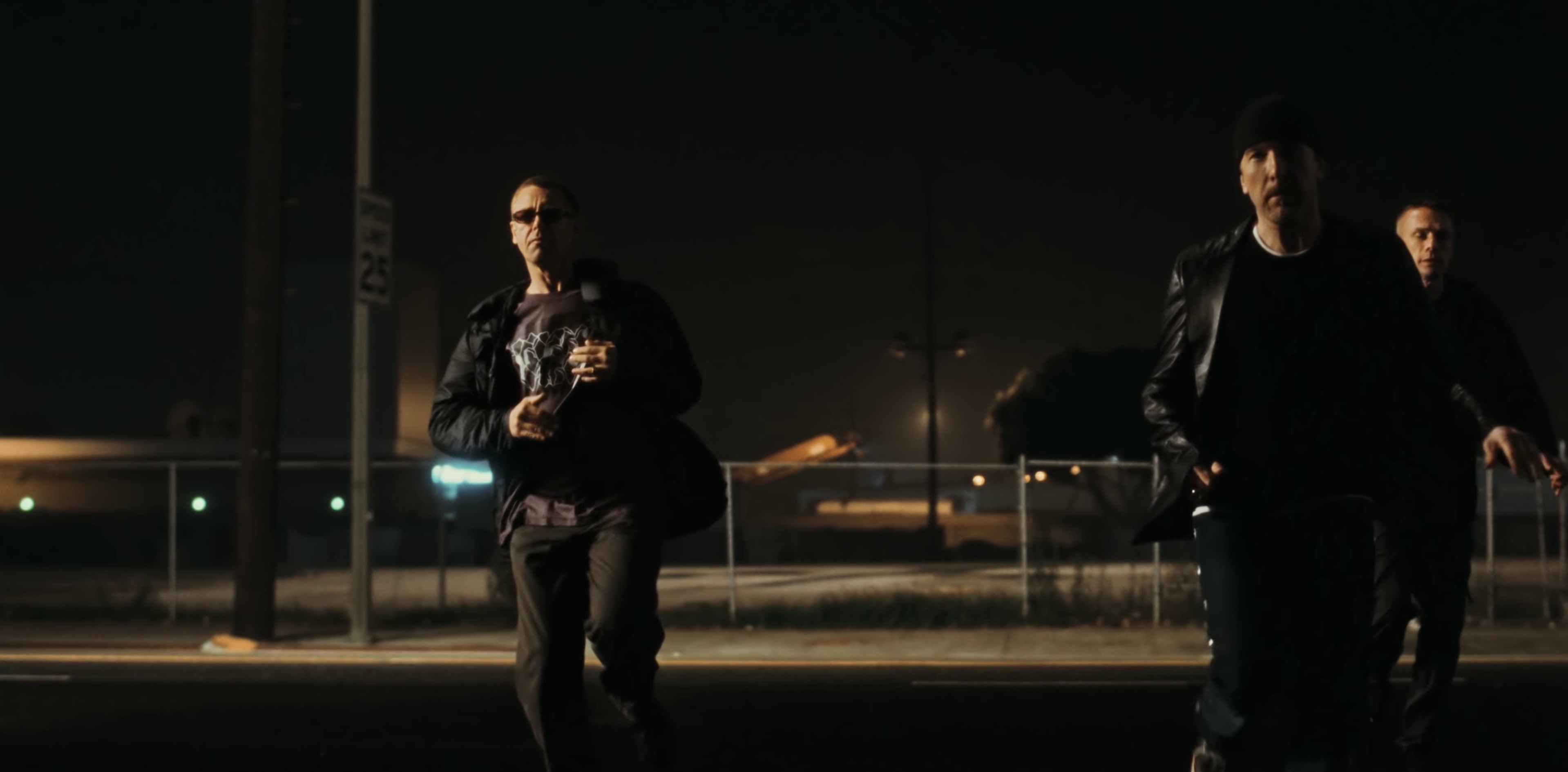 Stuck In A Moment You Can't Get Out Of (2001) —  shot,  lighting