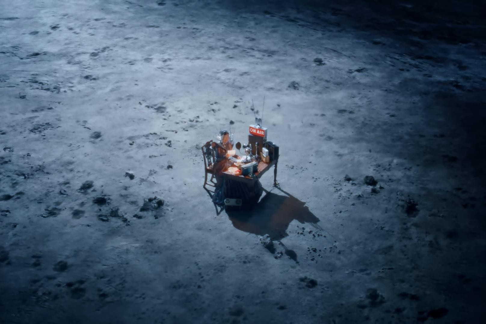 文通 (Buntsu) (2025) —  shot,  lighting