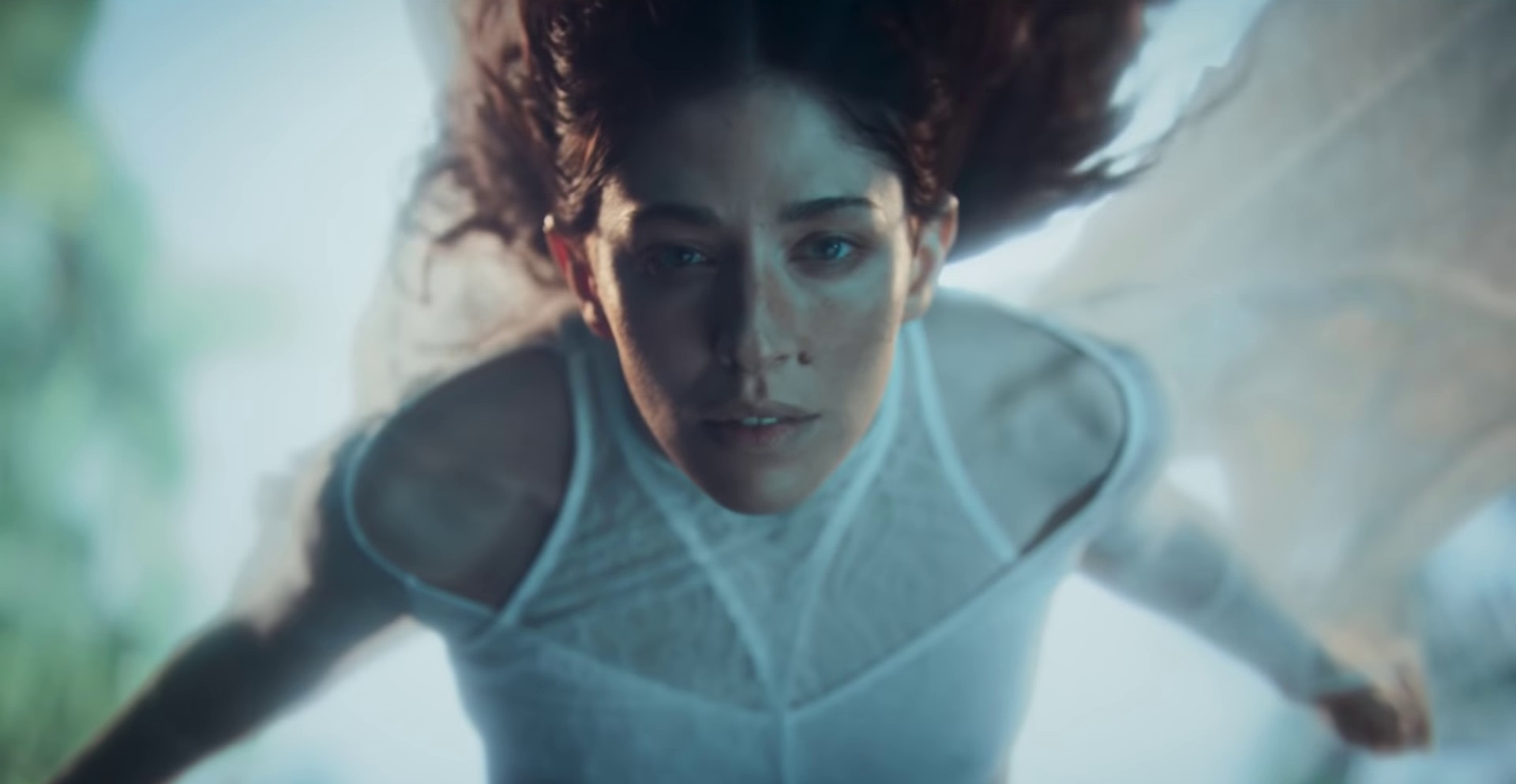 Sirens  (2022) —  shot,  lighting