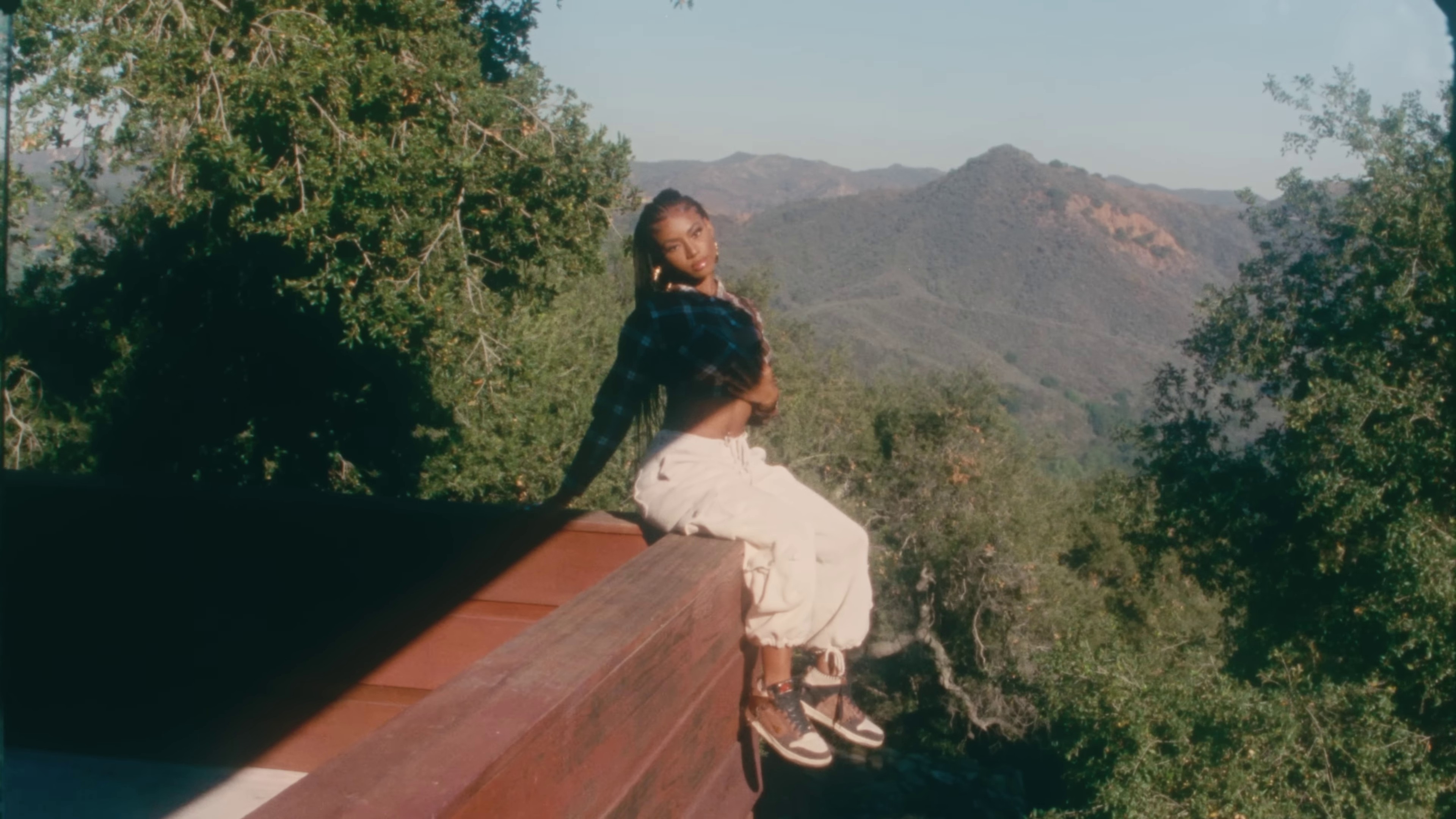 Good Evening (2024) —  shot,  lighting