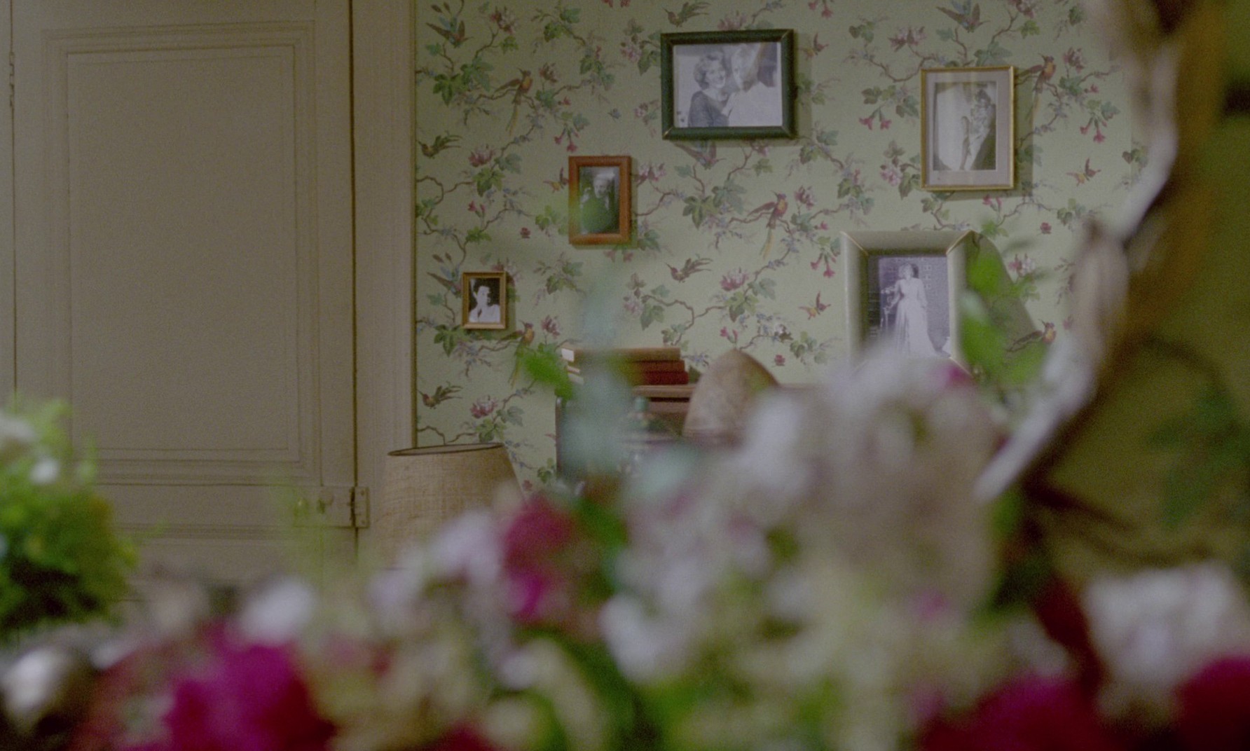 Three Lives and Only One Death (1996) —  shot,  lighting