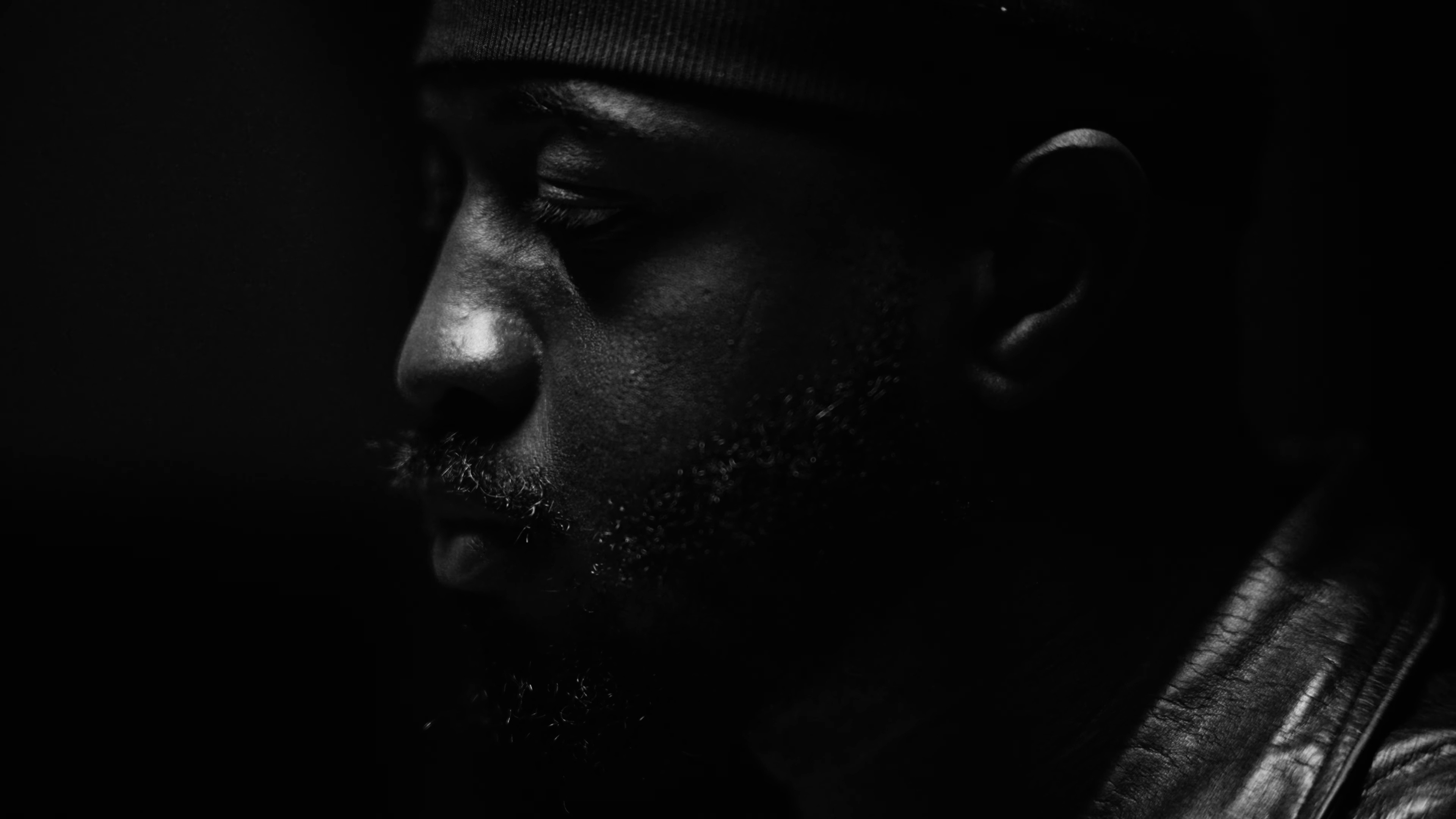 UNE GRENADE OU UN FRUIT ? (2025) —  shot,  lighting