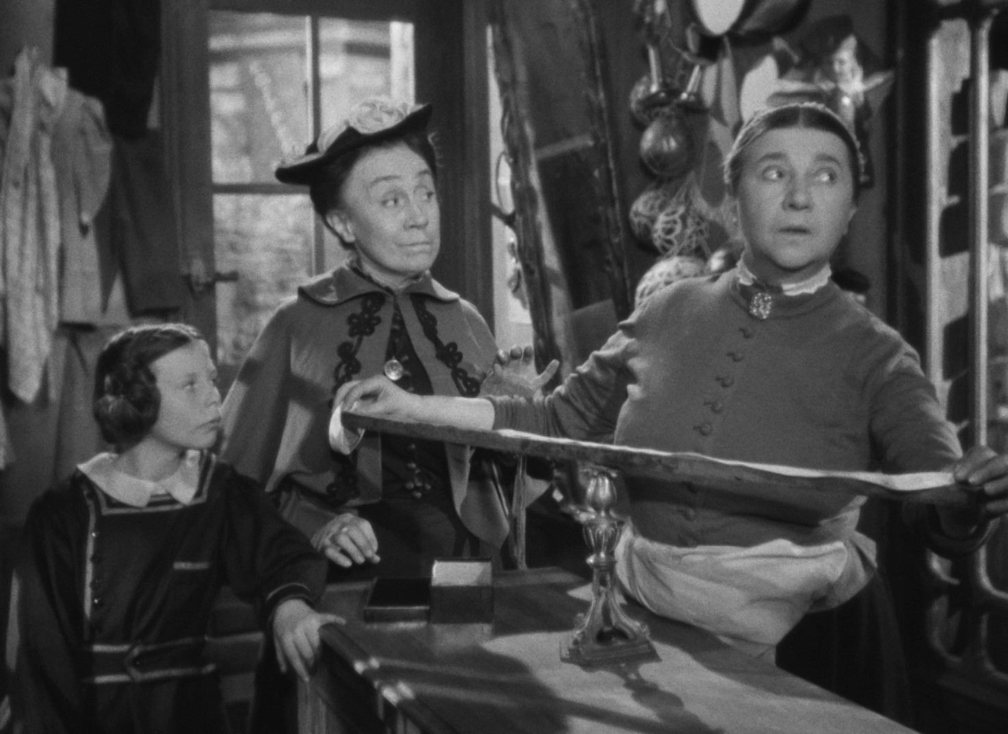 Miquette et sa mère (1934) —  shot,  lighting