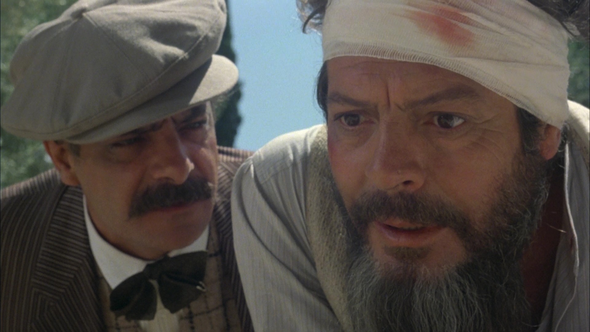 Fatto di sangue fra due uomini per causa di una vedova. Si sospettano moventi politici (1978) —  shot,  lighting