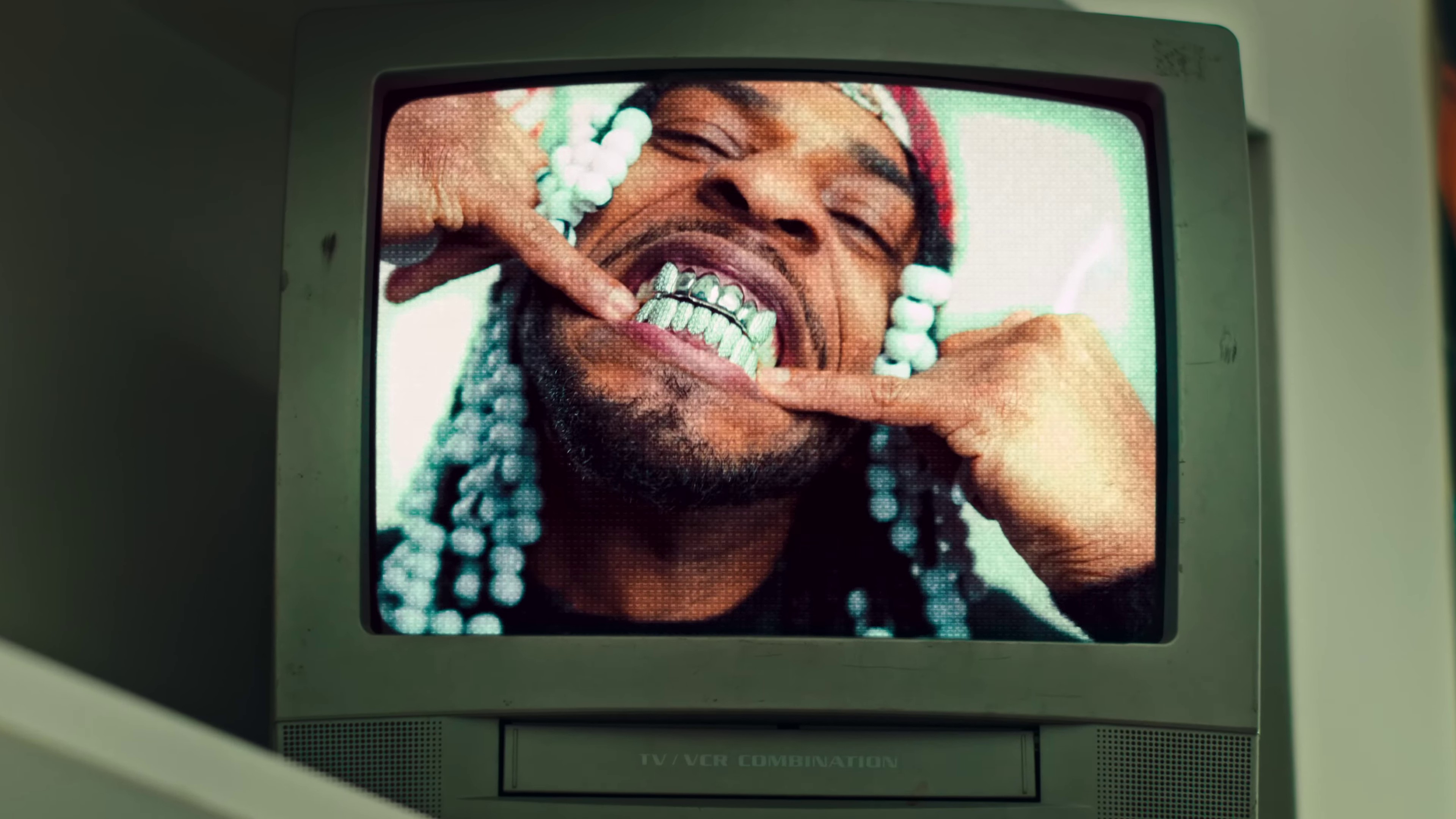 SILVER TOOTH (2023) —  shot,  lighting