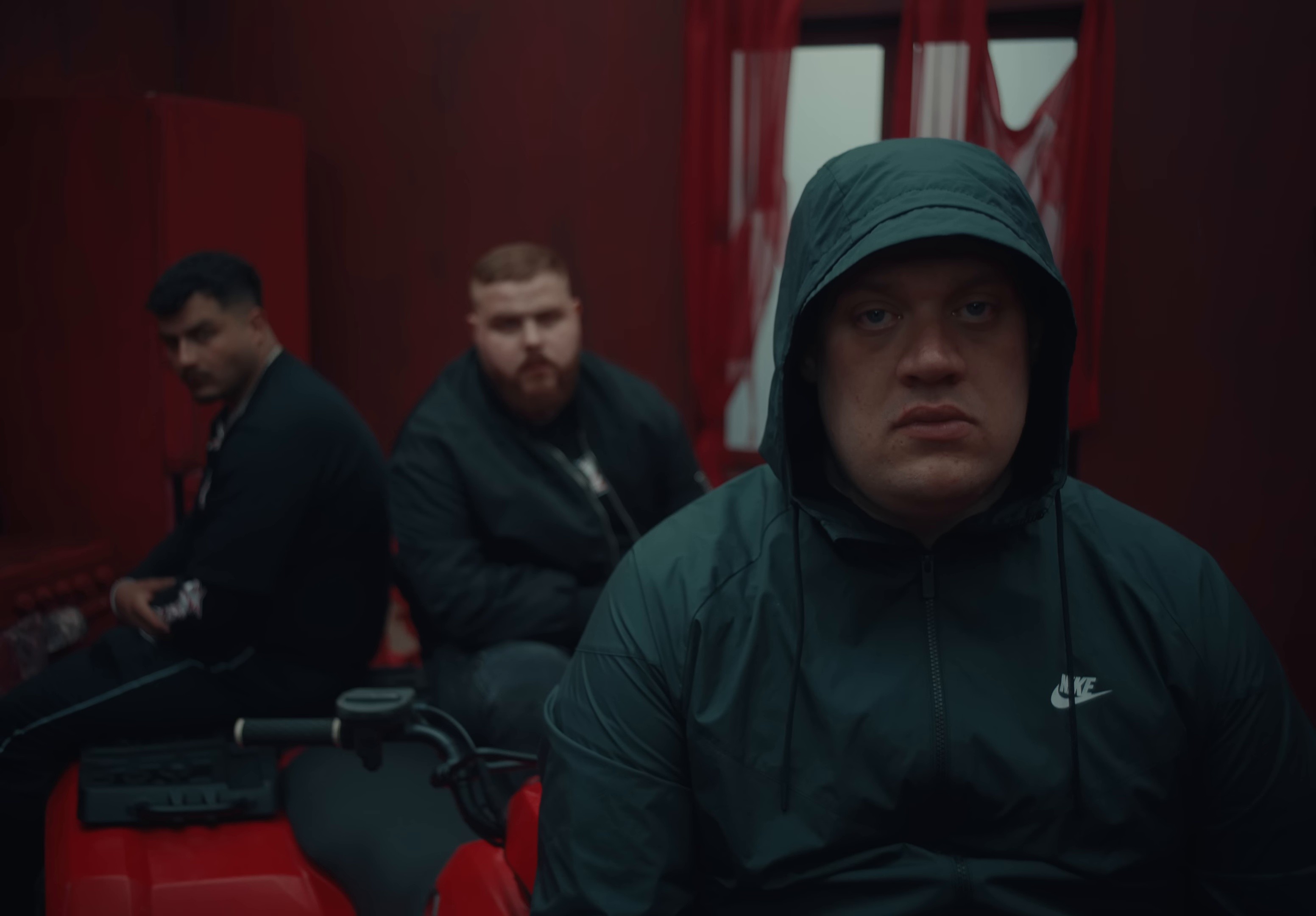 NON METTERCI BECCO (2025) —  shot,  lighting