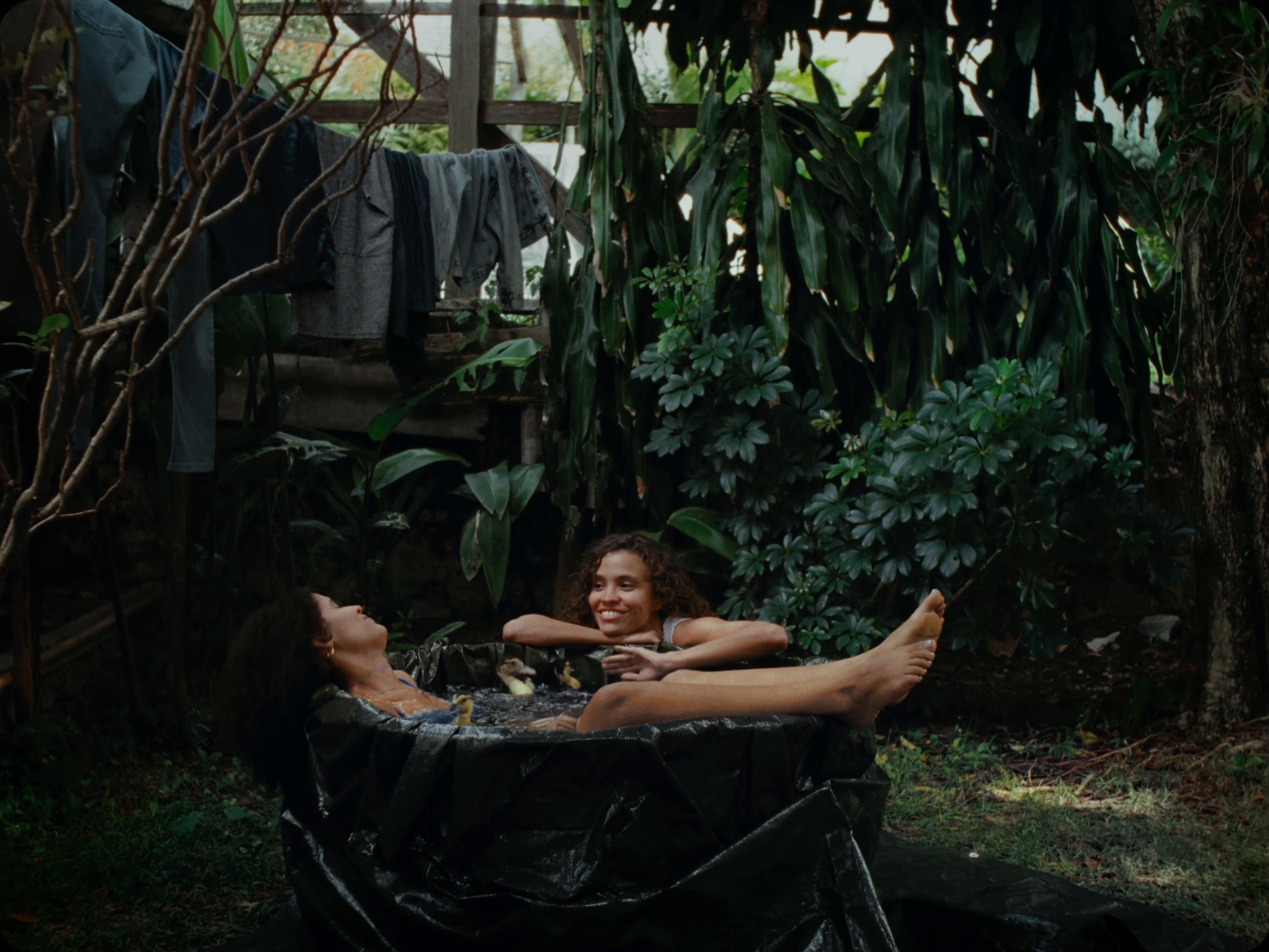 Beleza. Mas agora a gente faz o que com isso? (2025) —  shot,  lighting