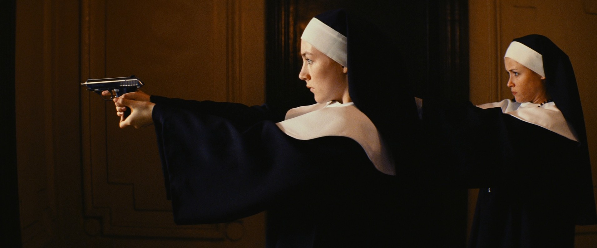 Violet & Daisy (2011) —  shot,  lighting