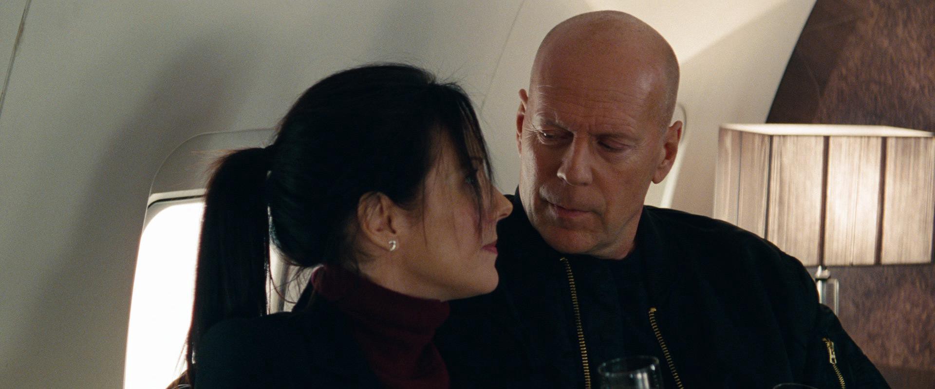 RED 2 (2013) —  shot,  lighting