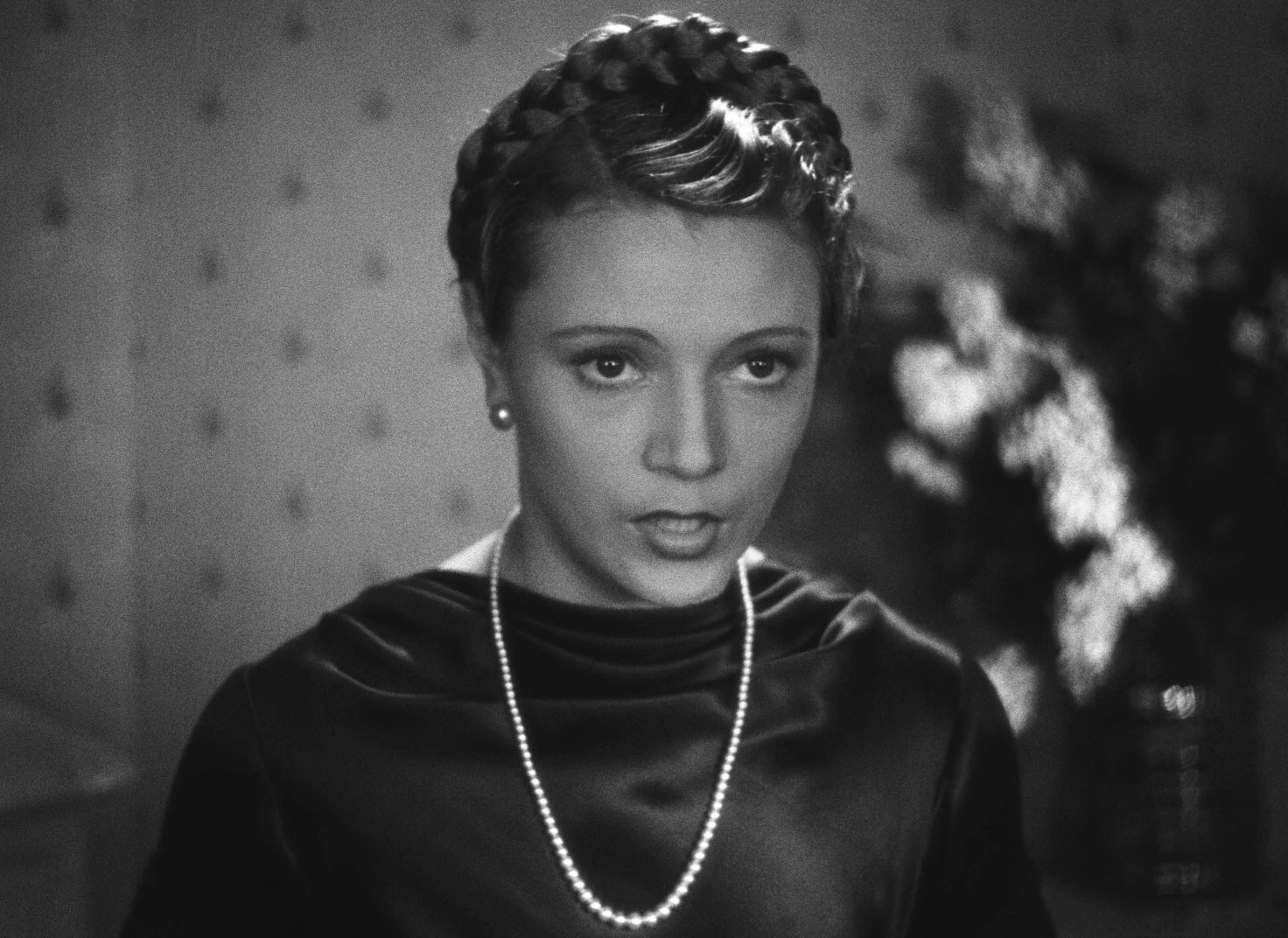 Flight Into Darkness (1935) —  shot,  lighting