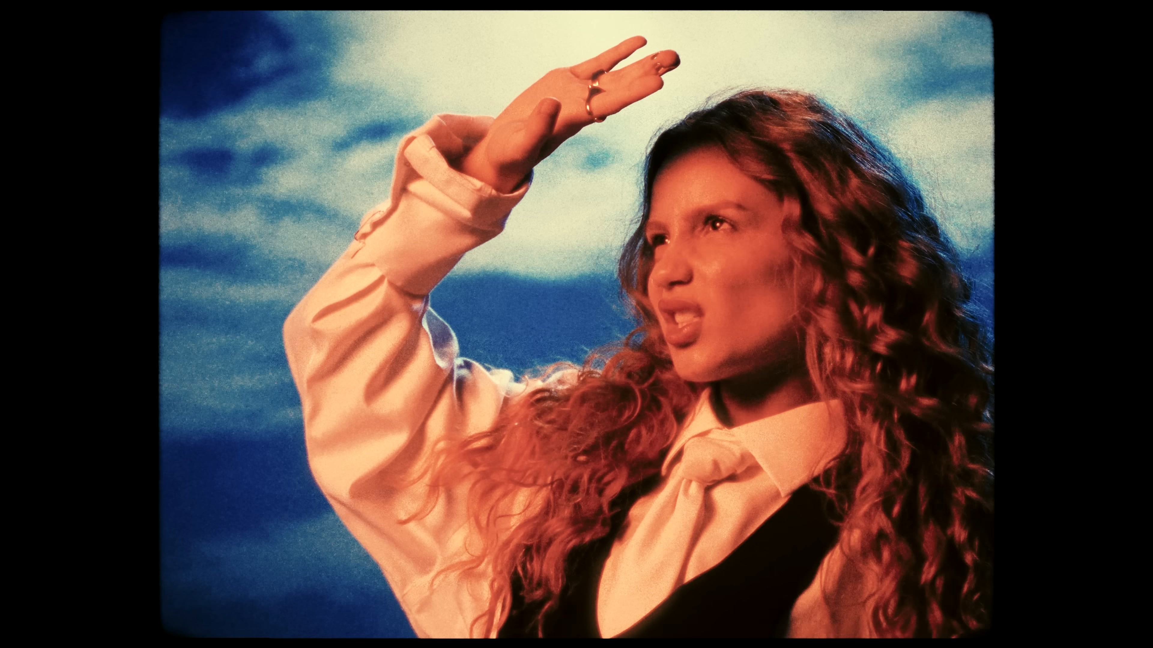 Que Pecado! (2025) —  shot,  lighting