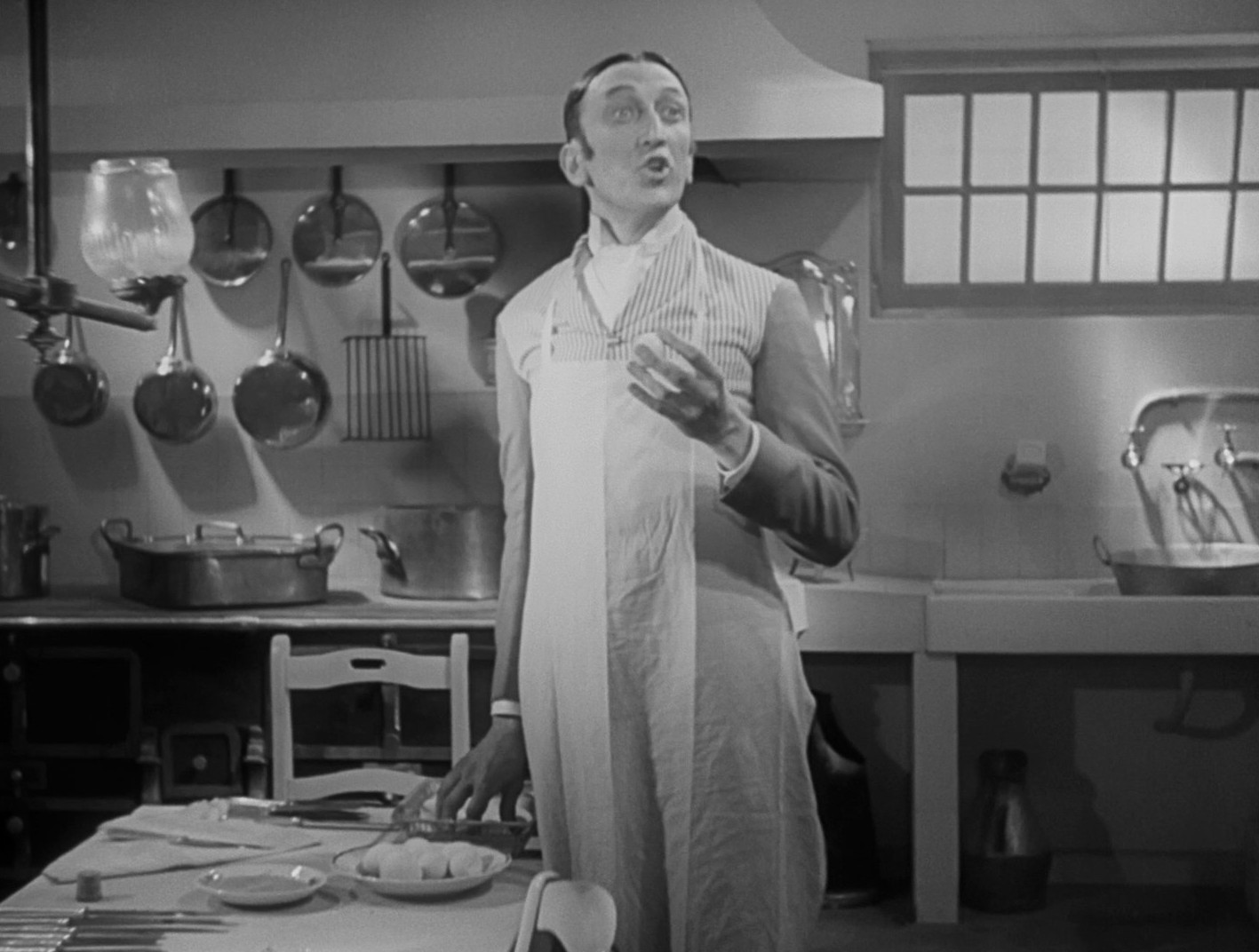 Bizarre, Bizarre (1937) —  shot,  lighting