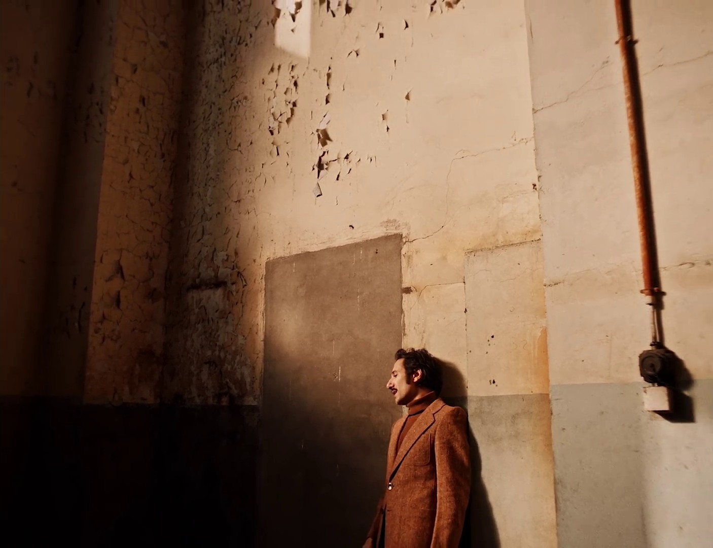 Monde Nouveau (2021) —  shot,  lighting