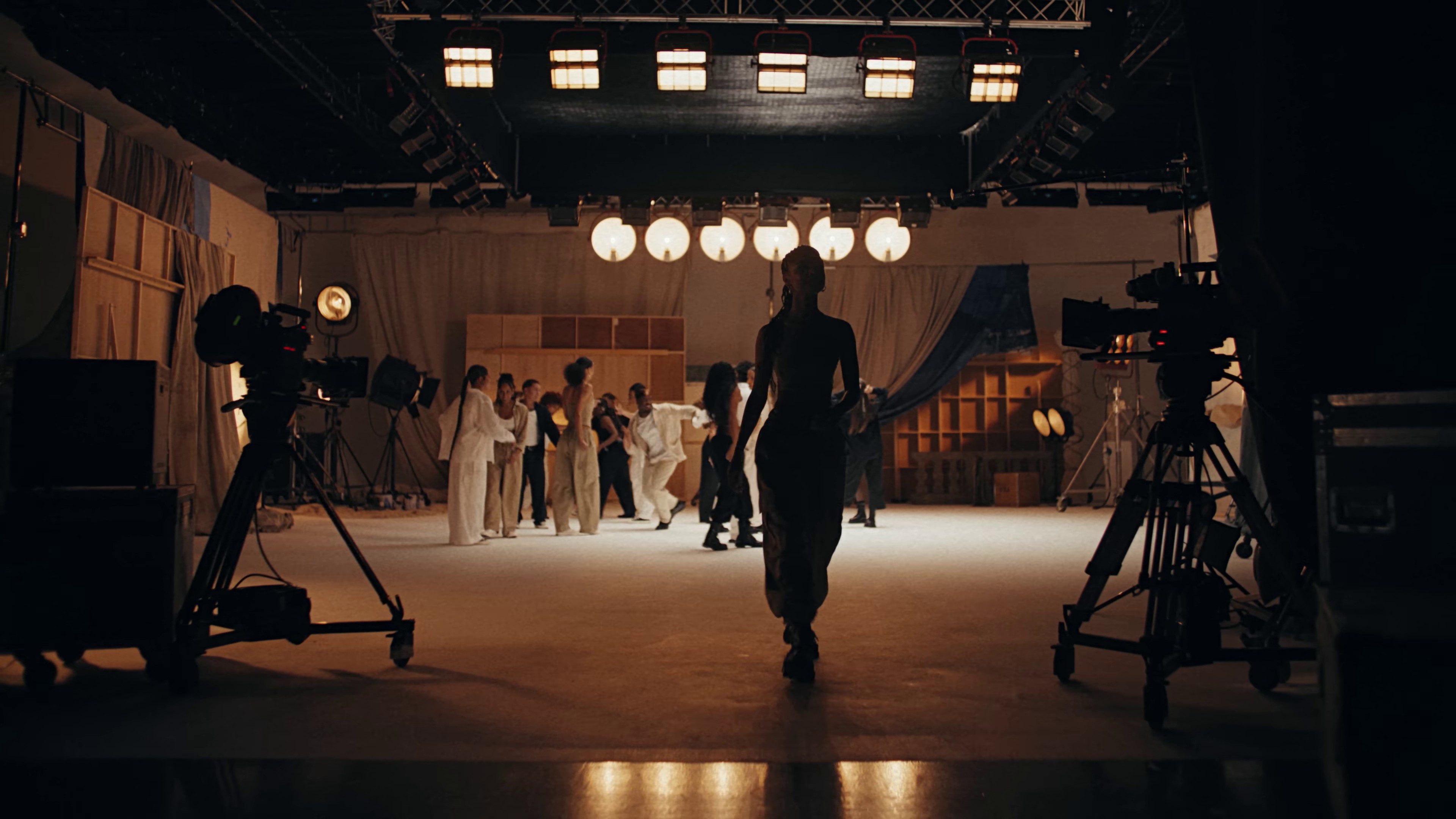 GAP x Jungle - Linen Moves Campaign (feat. Tyla) (2024) —  shot,  lighting