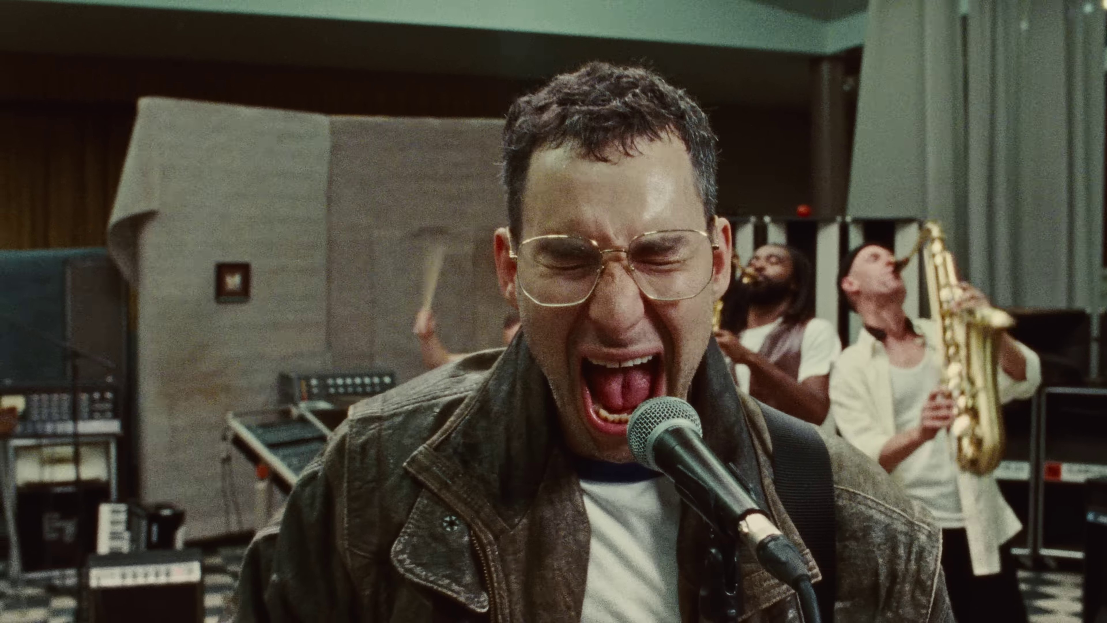 Modern Girl (2023) —  shot,  lighting