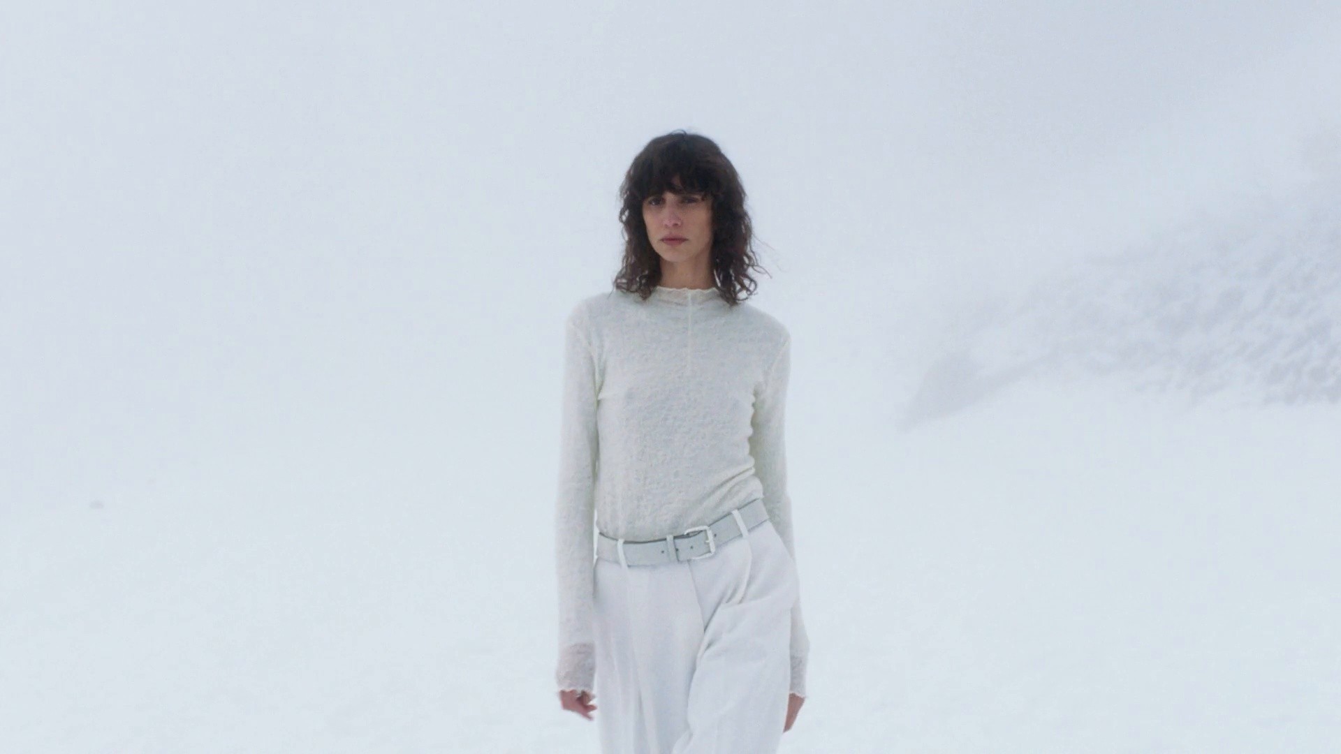 MASSIMO DUTTI - STINI ROEHRS (2025) —  shot,  lighting