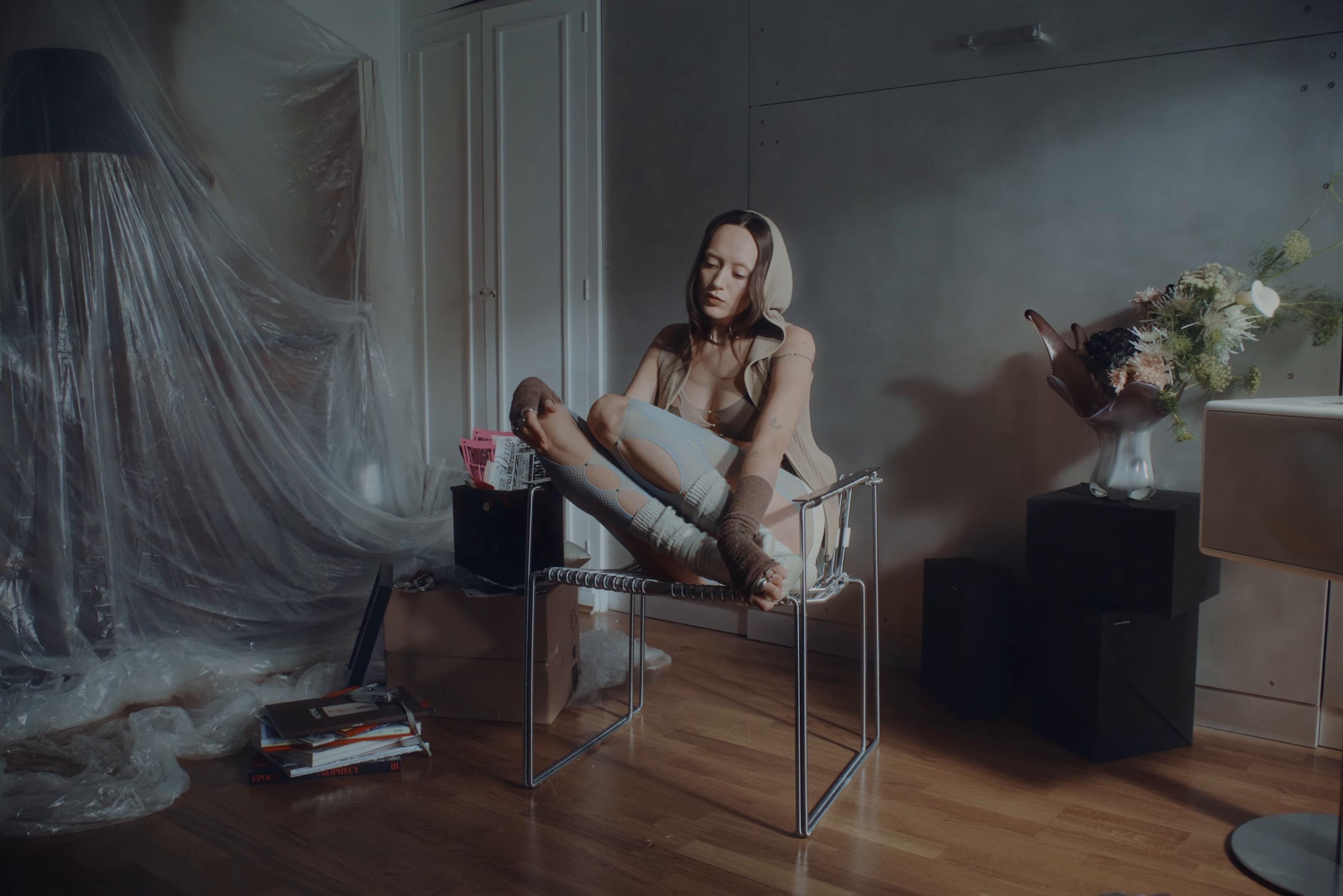 Uuu (2024) —  shot,  lighting