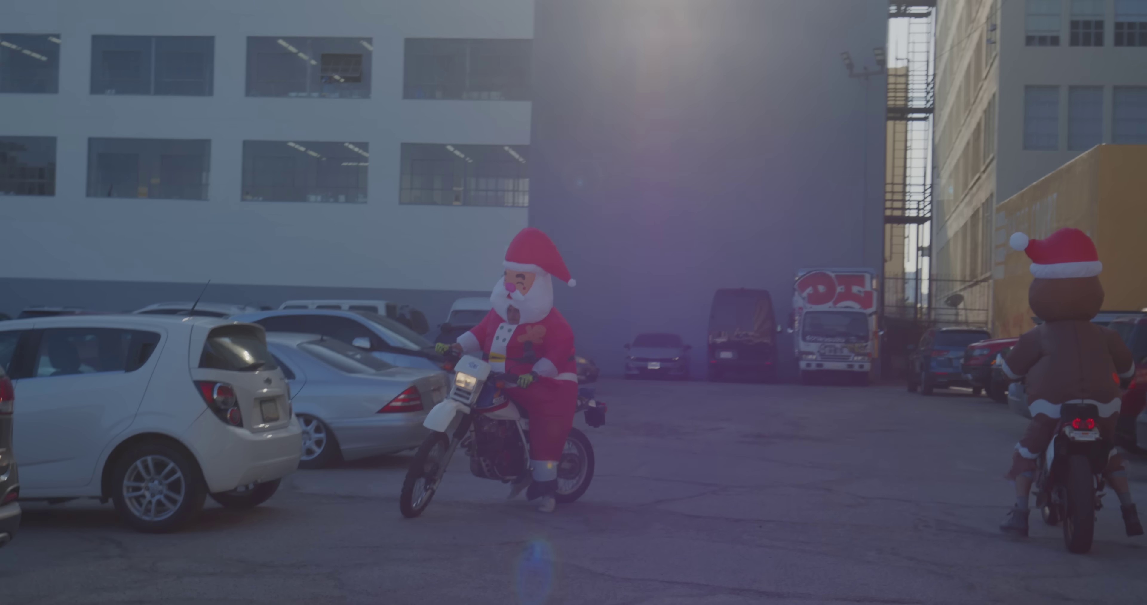 it's beginning to look a lot like christmas (2022) —  shot,  lighting