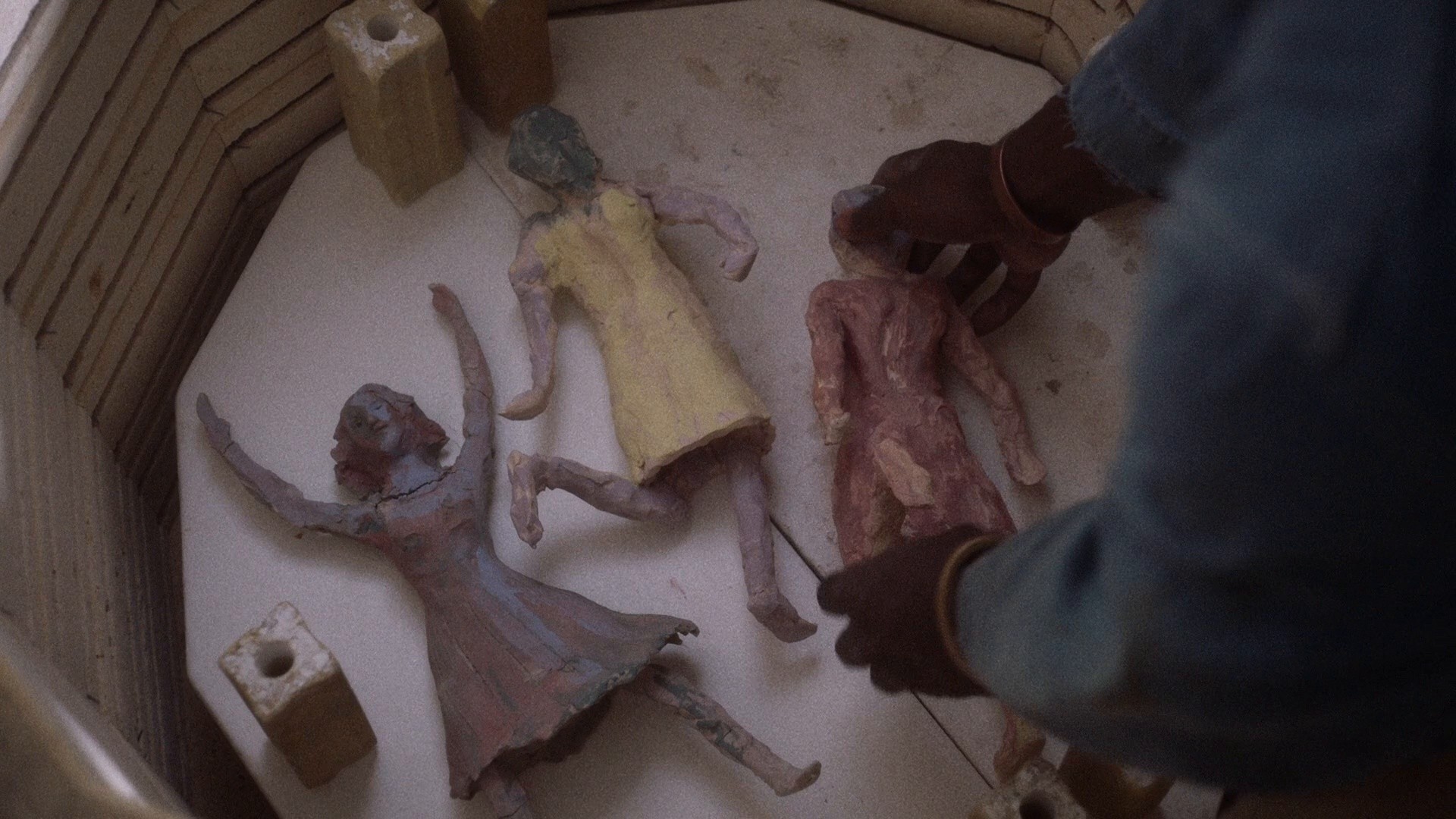 Showing Up (2023) —  shot,  lighting