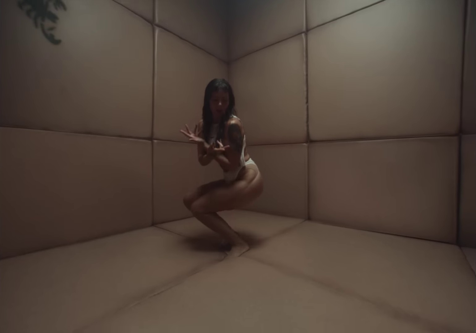 Grapefruit (2022) —  shot,  lighting