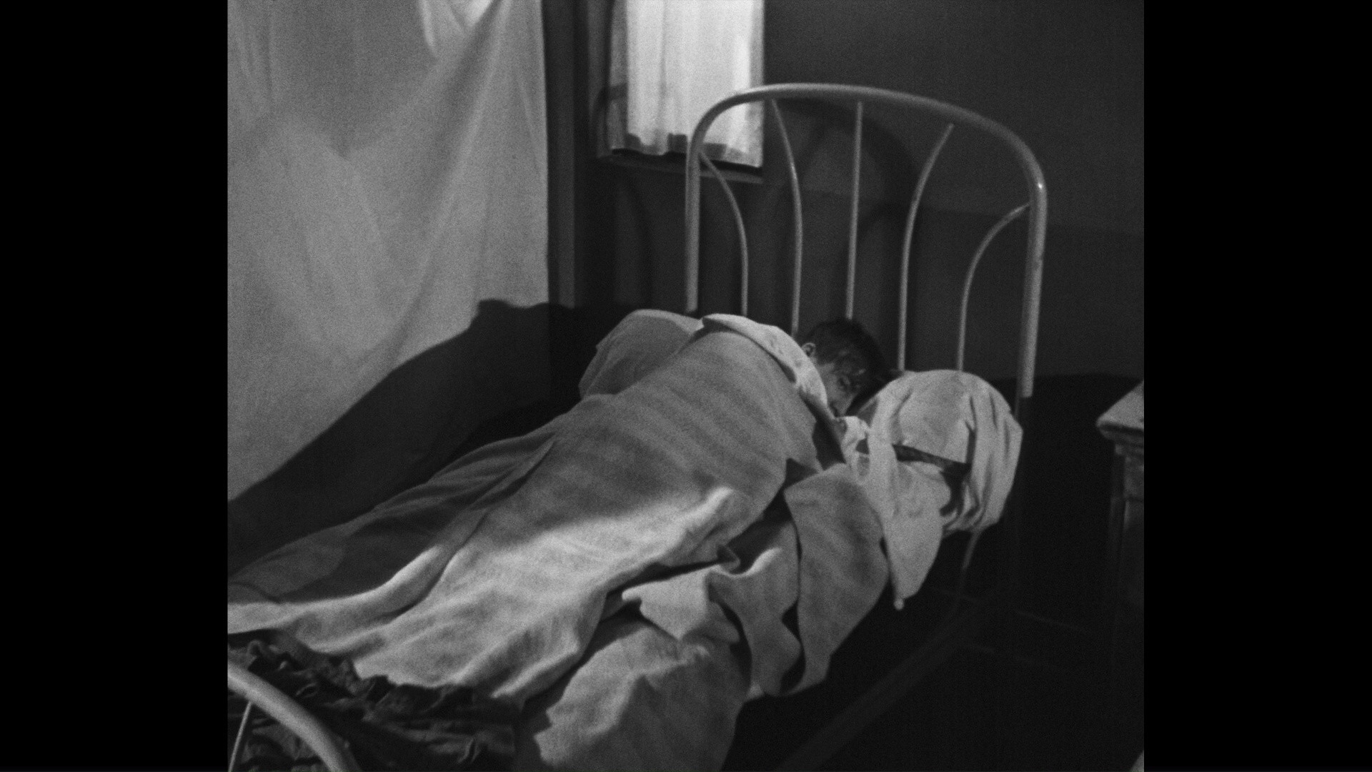 Zero for Conduct (1933) —  shot,  lighting