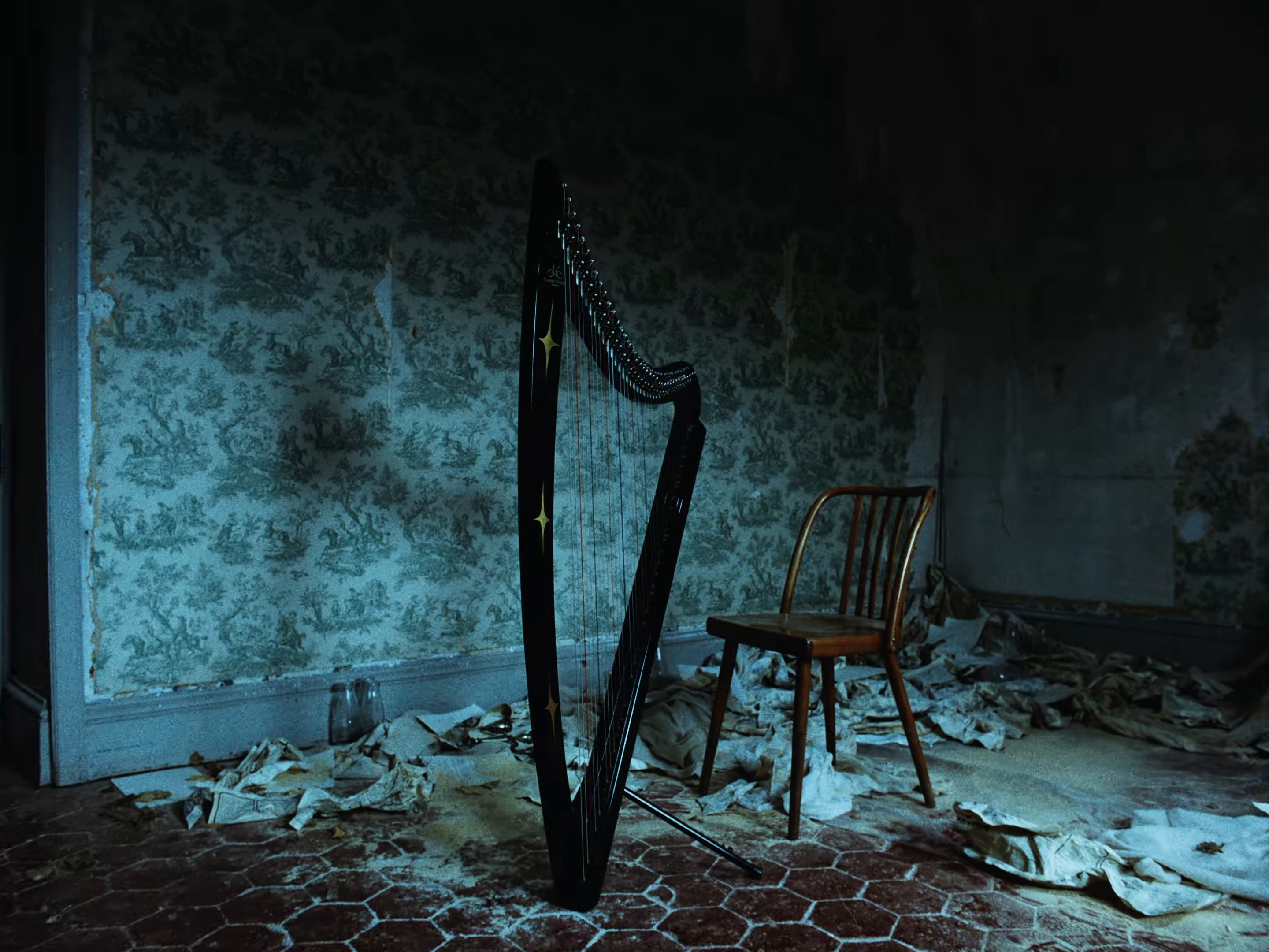 Spirit are you here ? (2025) —  shot,  lighting