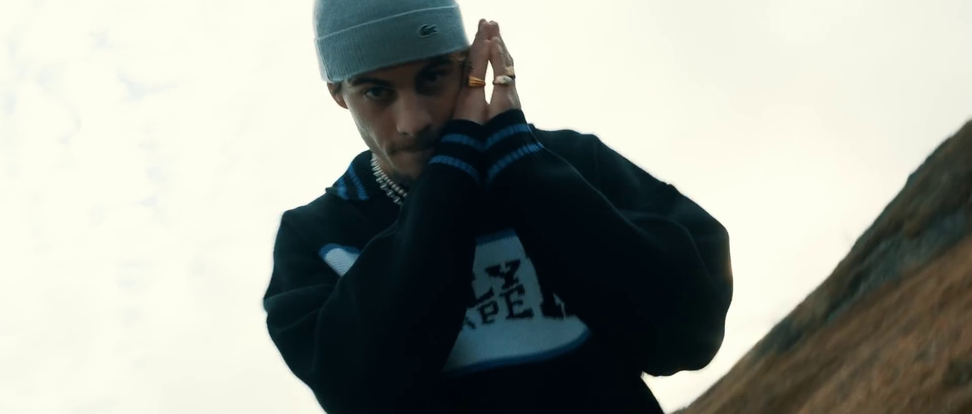 Efferalgan (2022) —  shot,  lighting