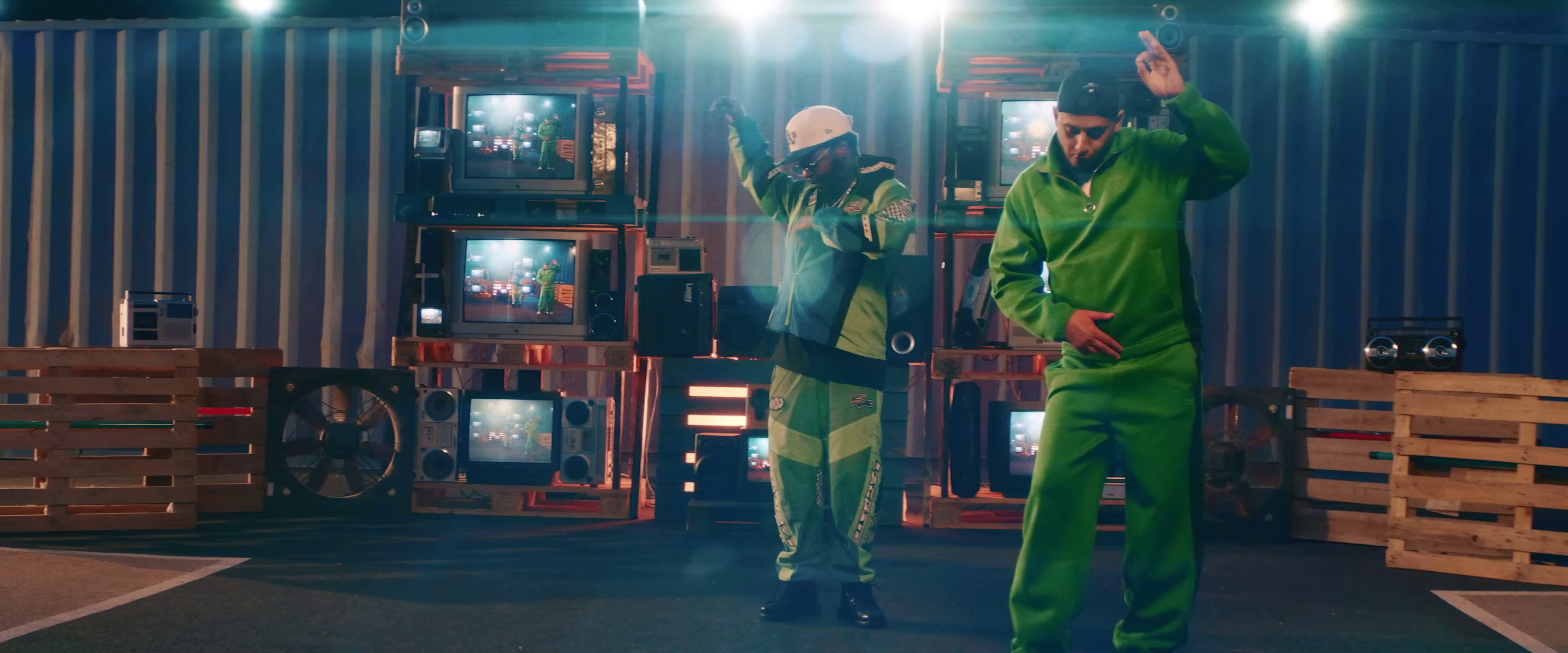 Favel (2023) —  shot,  lighting