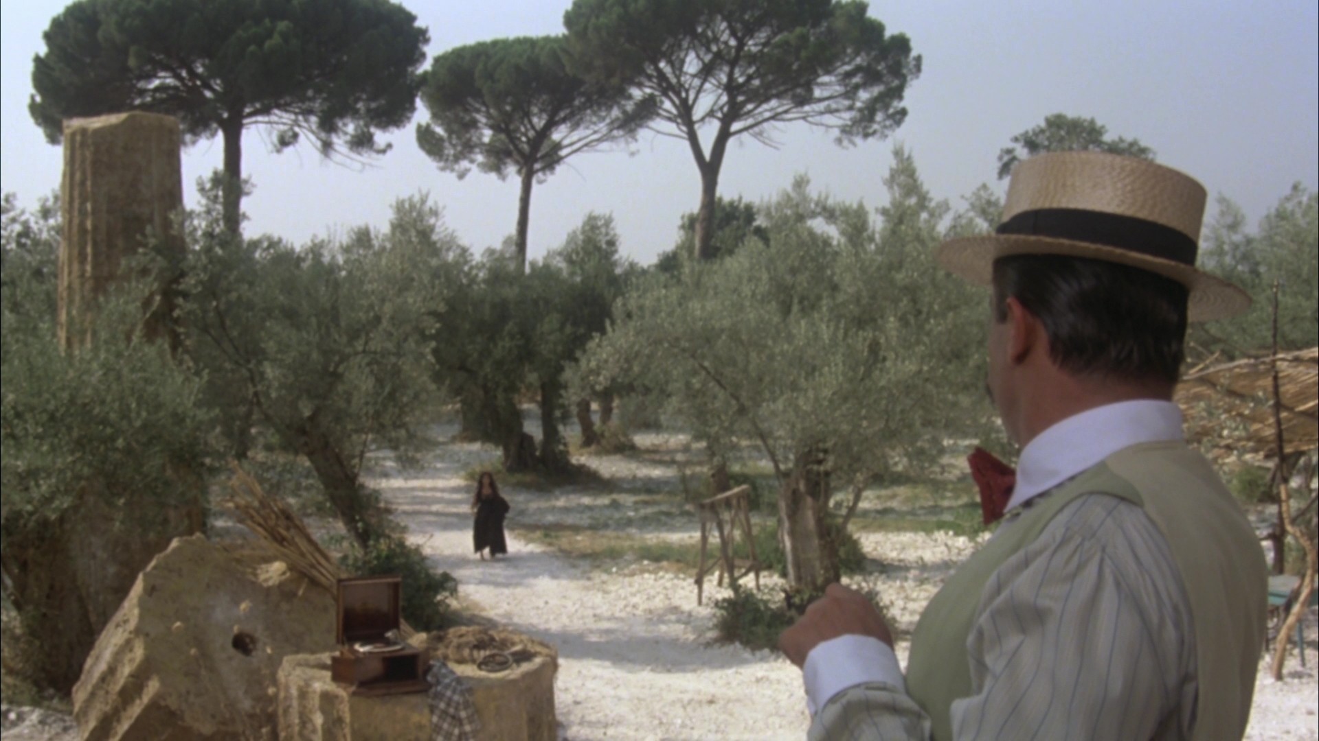 Fatto di sangue fra due uomini per causa di una vedova. Si sospettano moventi politici (1978) —  shot,  lighting