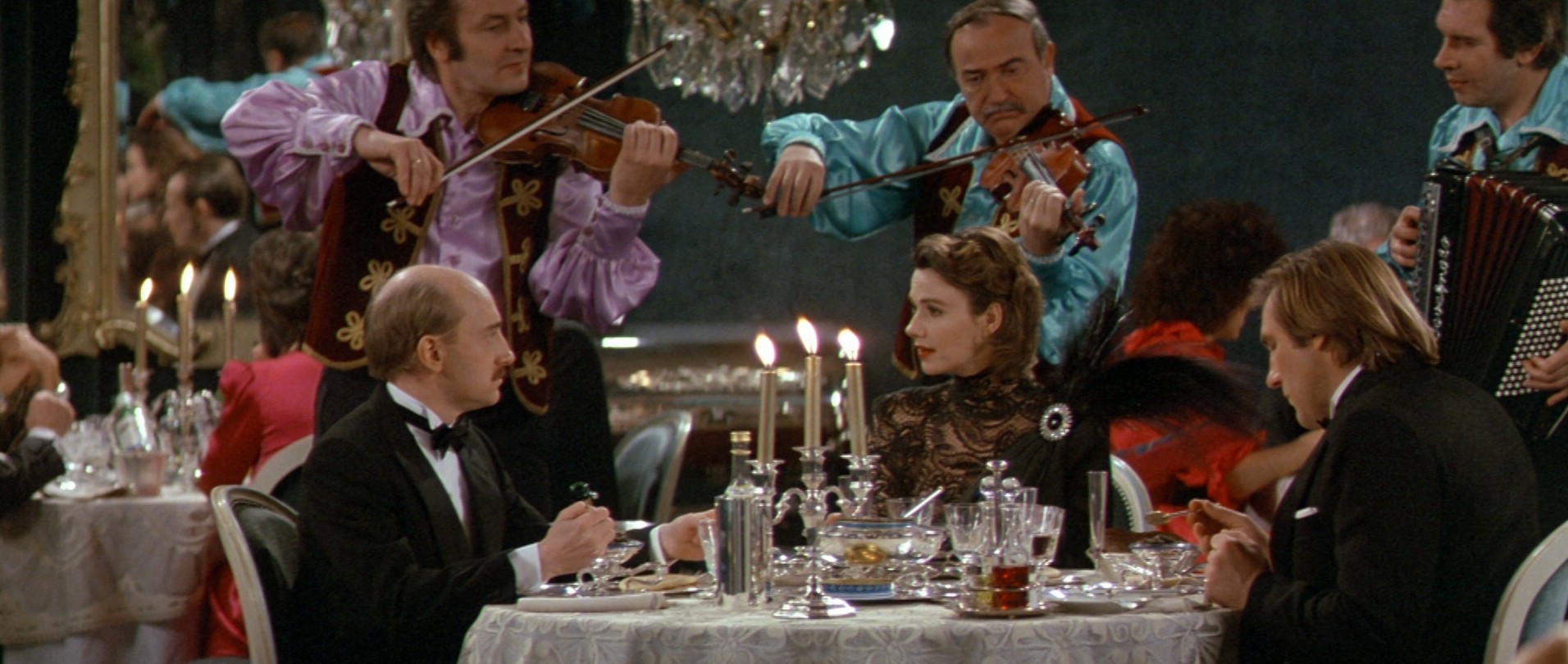 Ménage (1986) —  shot,  lighting