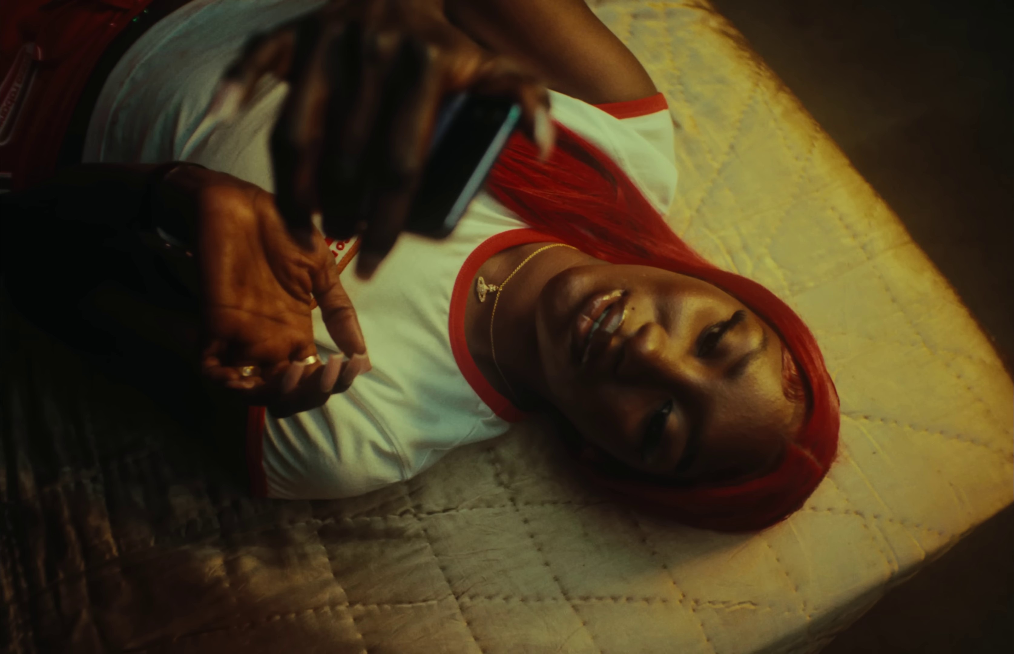 SMS  (2022) —  shot,  lighting