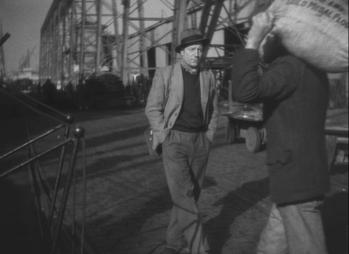 Port of Shadows (1938) —  shot,  lighting