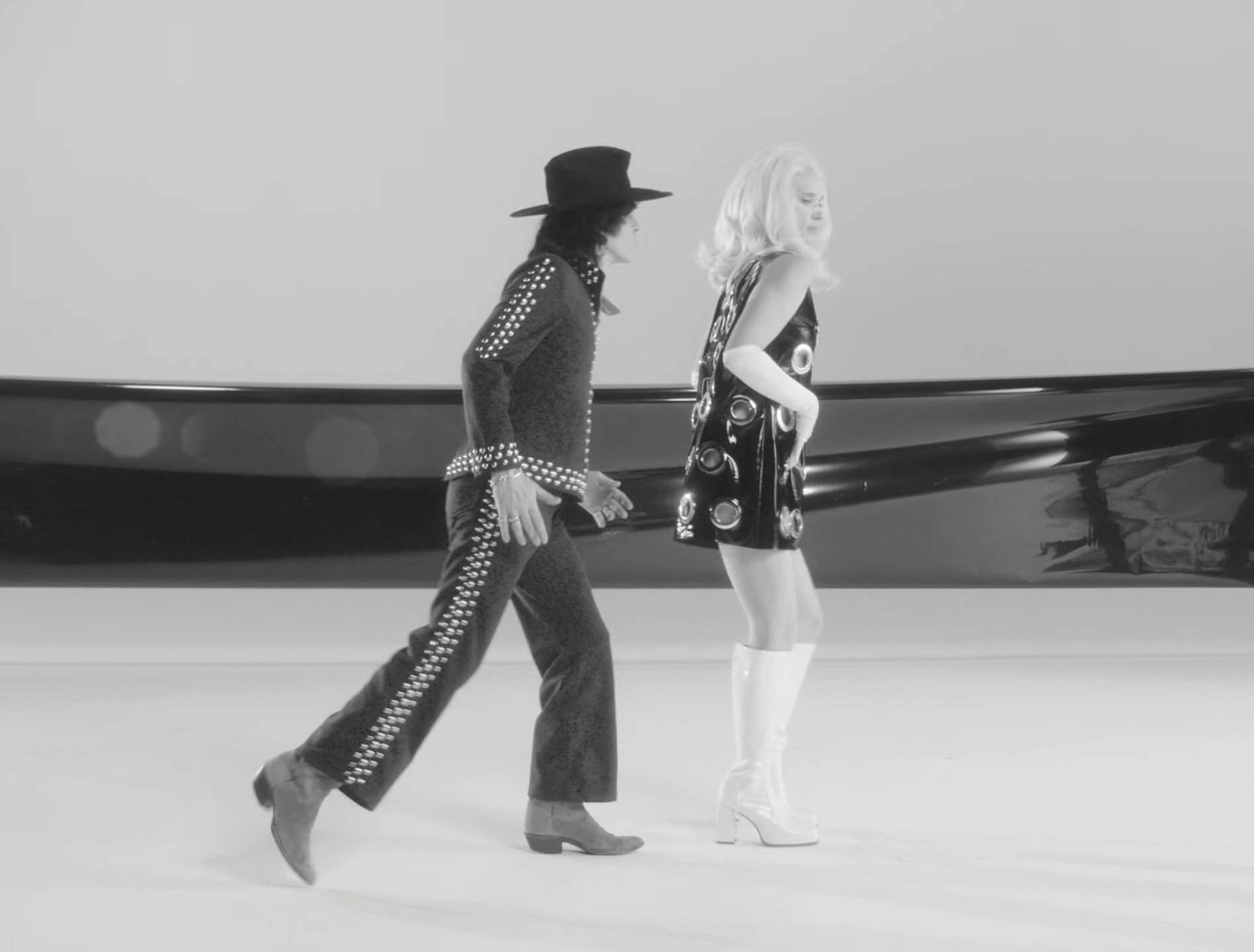 Gunslinger (2025) —  shot,  lighting