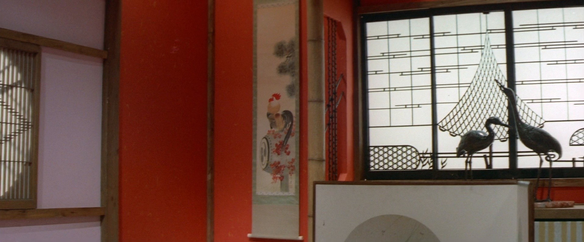 Foreigner's Mistress Oman: Falling Autumn Flower (1972) —  shot,  lighting