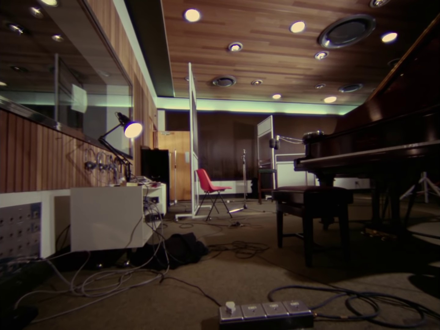 Lady Madonna (1968) —  shot,  lighting