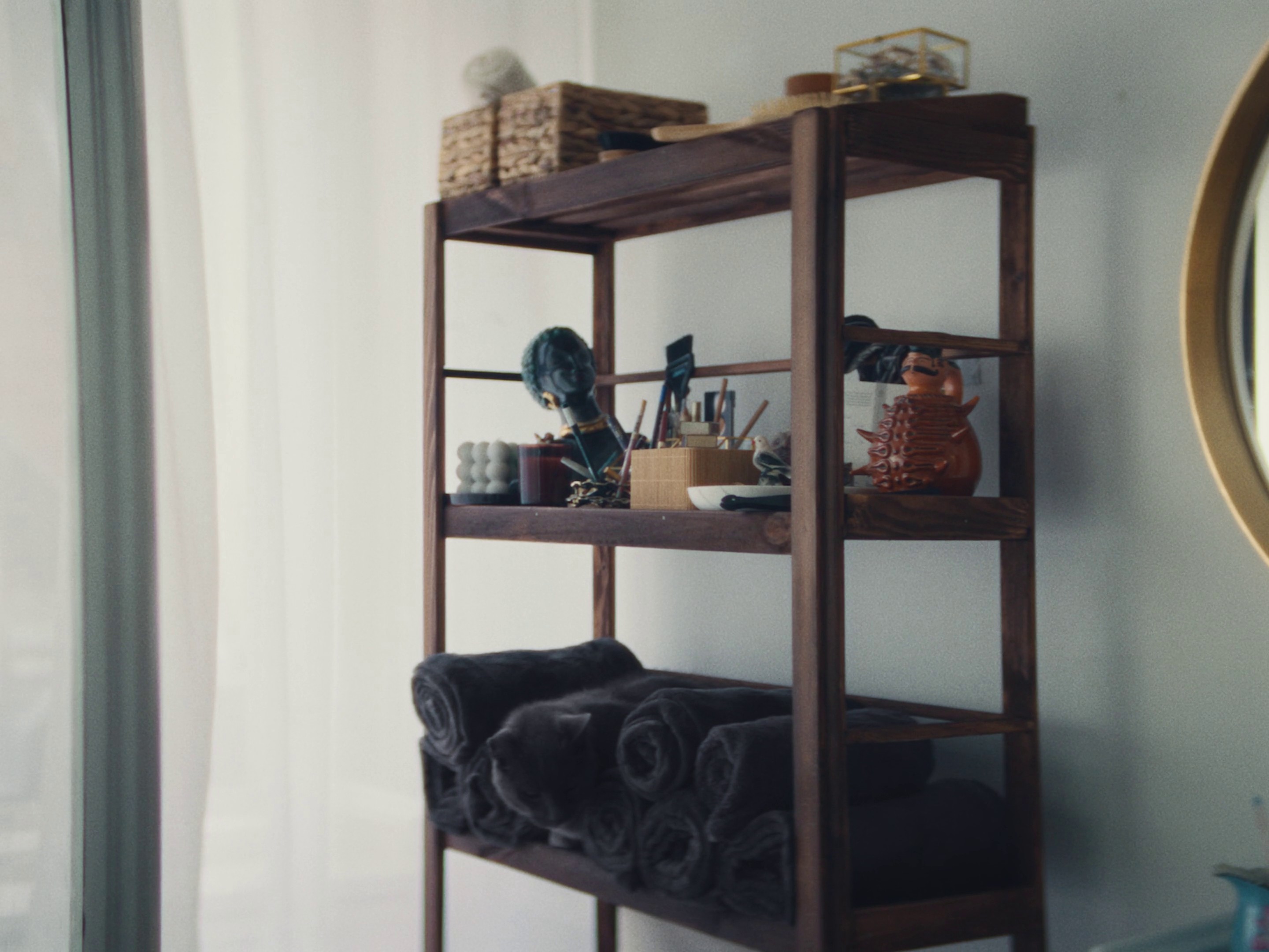 Hill's - Silent Sufferers (DC) (2024) —  shot,  lighting