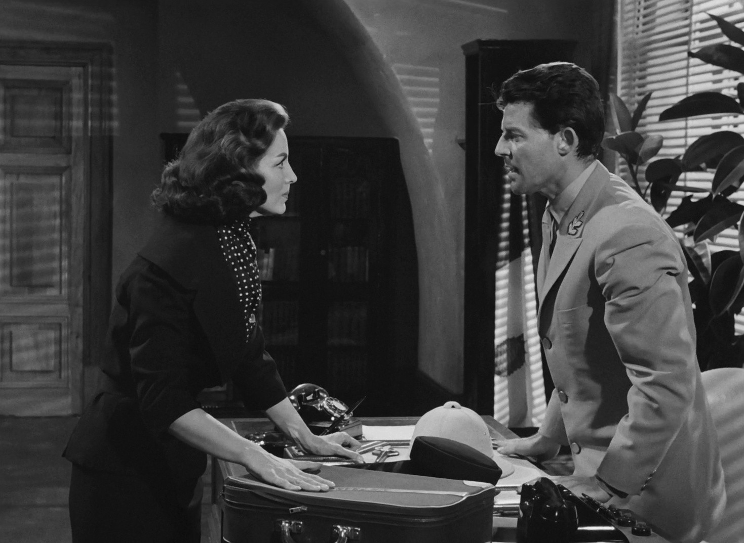 Fever Mounts at El Pao (1959) —  shot,  lighting