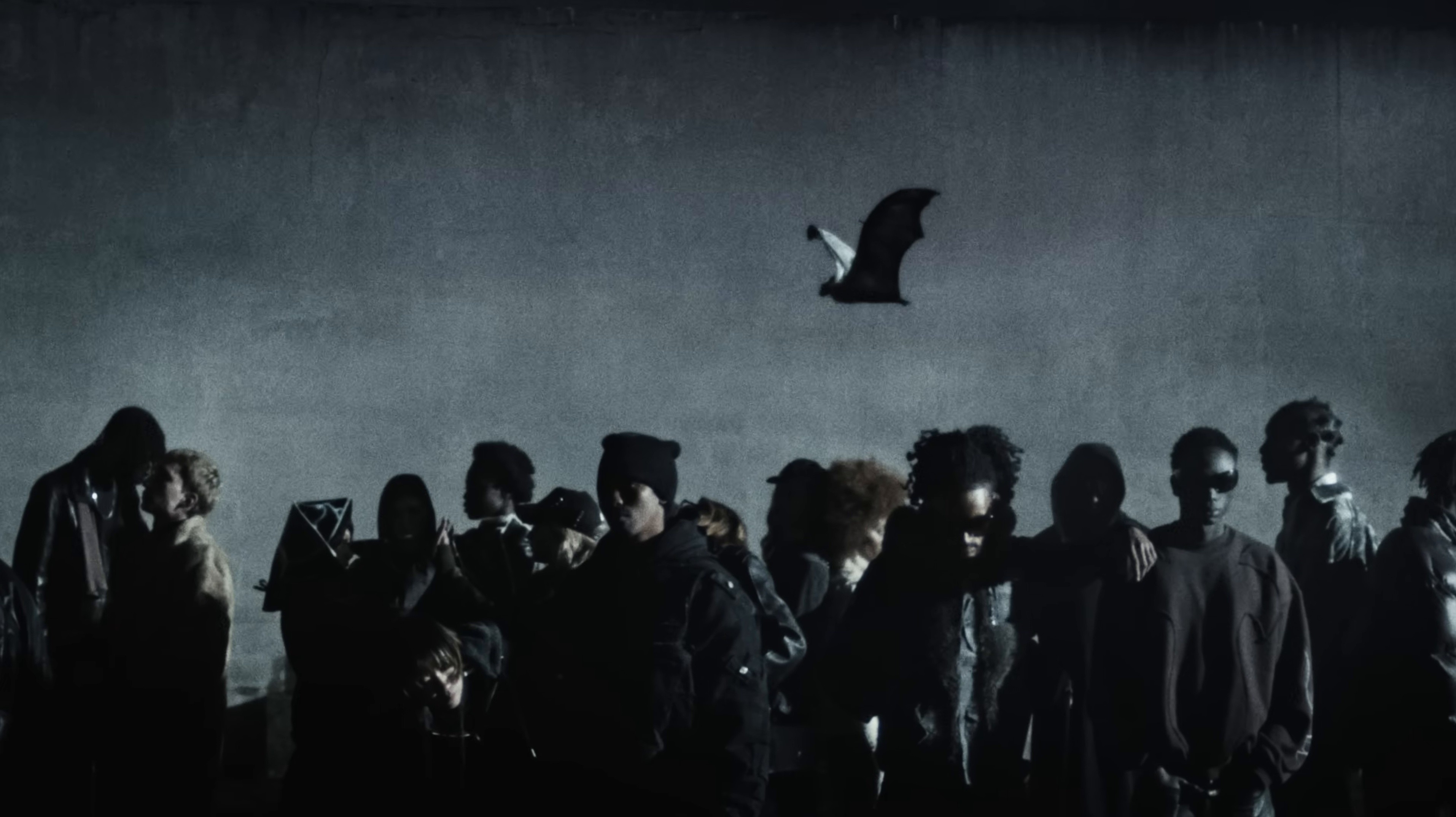 MAL AIMÉS (2026) —  shot,  lighting