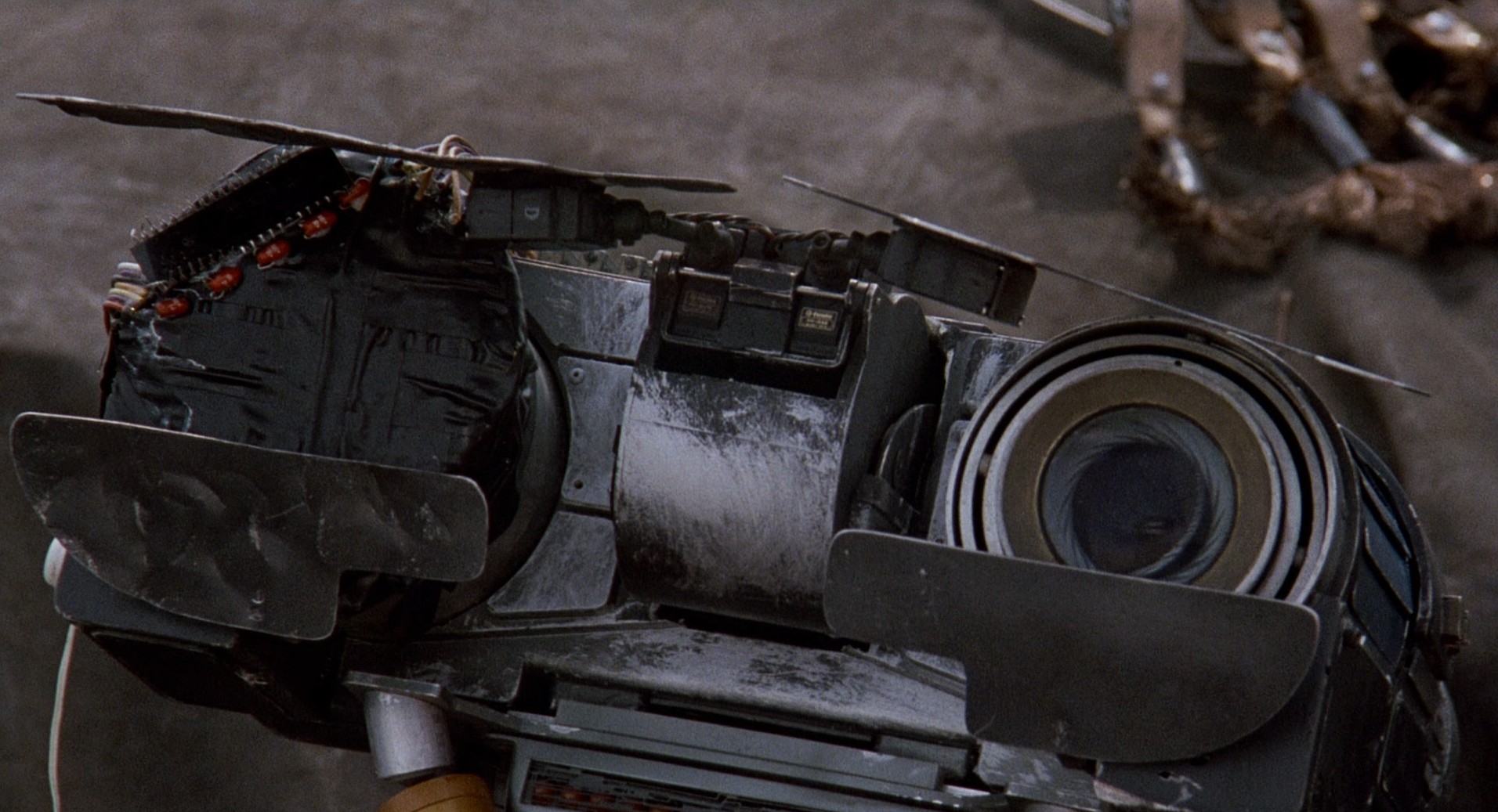 Short Circuit 2 (1988) —  shot,  lighting