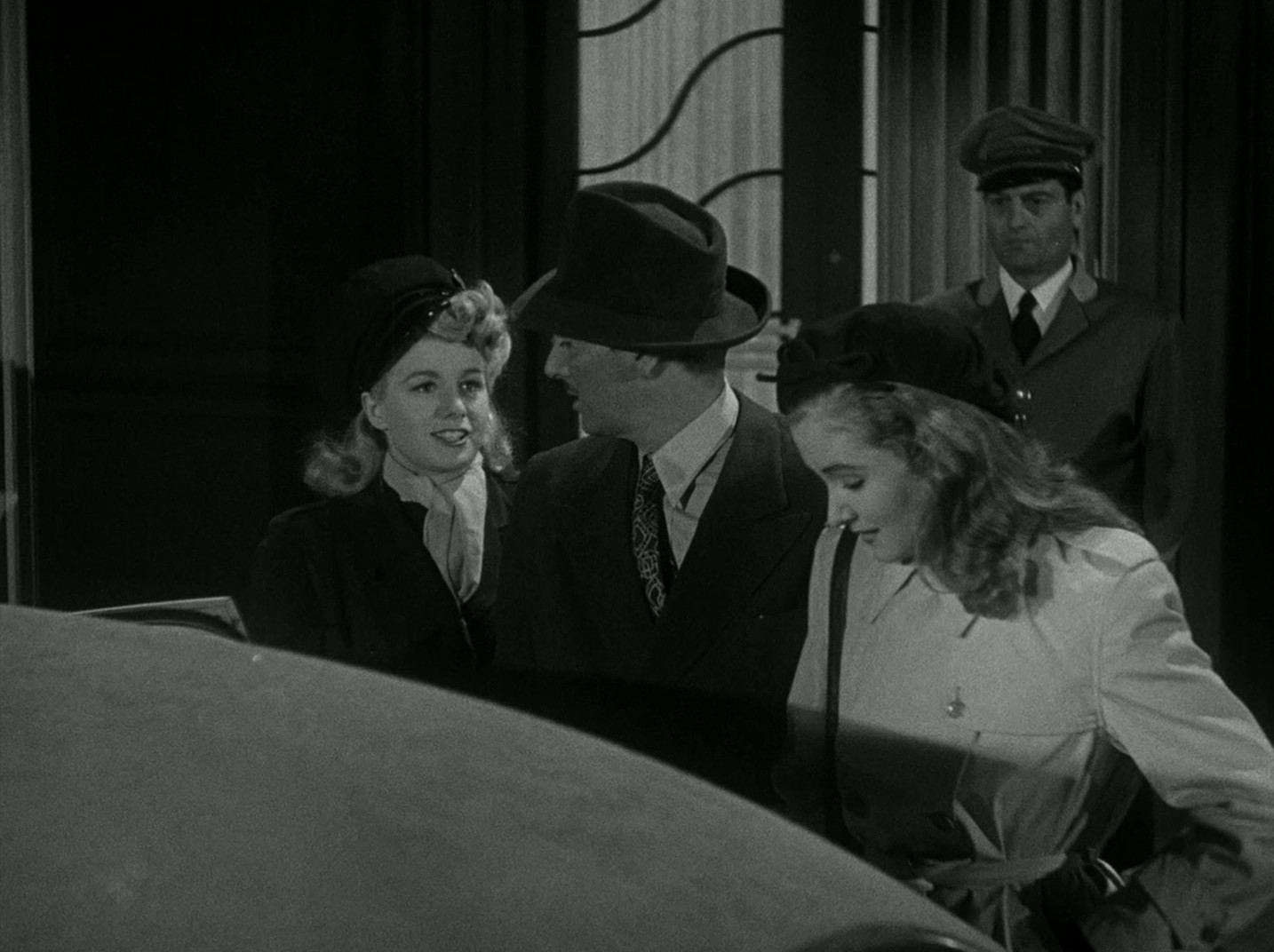 Escape in the Fog (1945) —  shot,  lighting