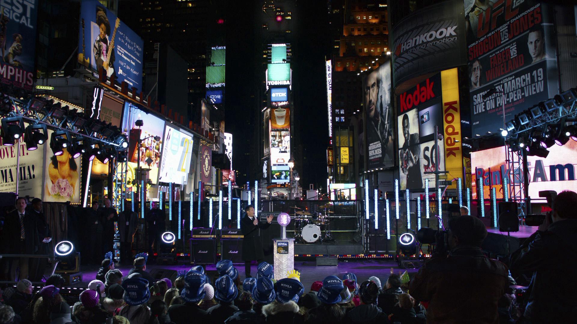 New Year's Eve (2011) —  shot,  lighting